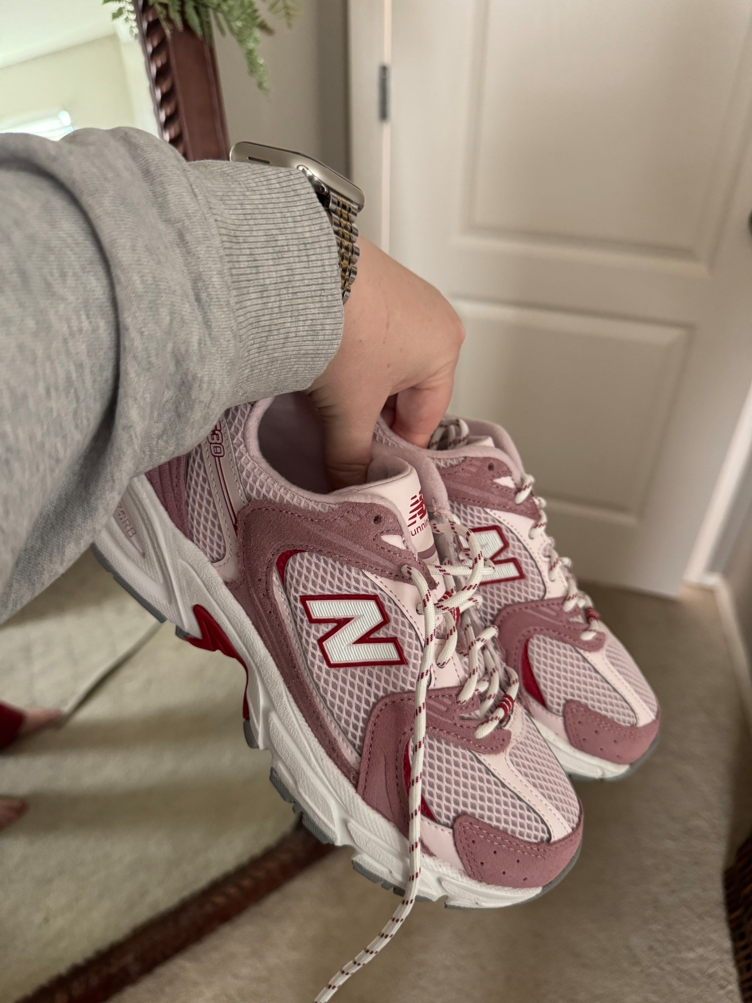PINK & RED New Balances yes please!!

#LTKfitnessgoals #LTKActive #LTKdayinmylife