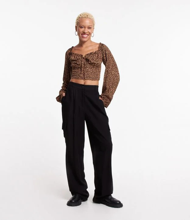 Calça Reta em Alfaiataria com Bolsos Cargo Bege | Renner (BR)