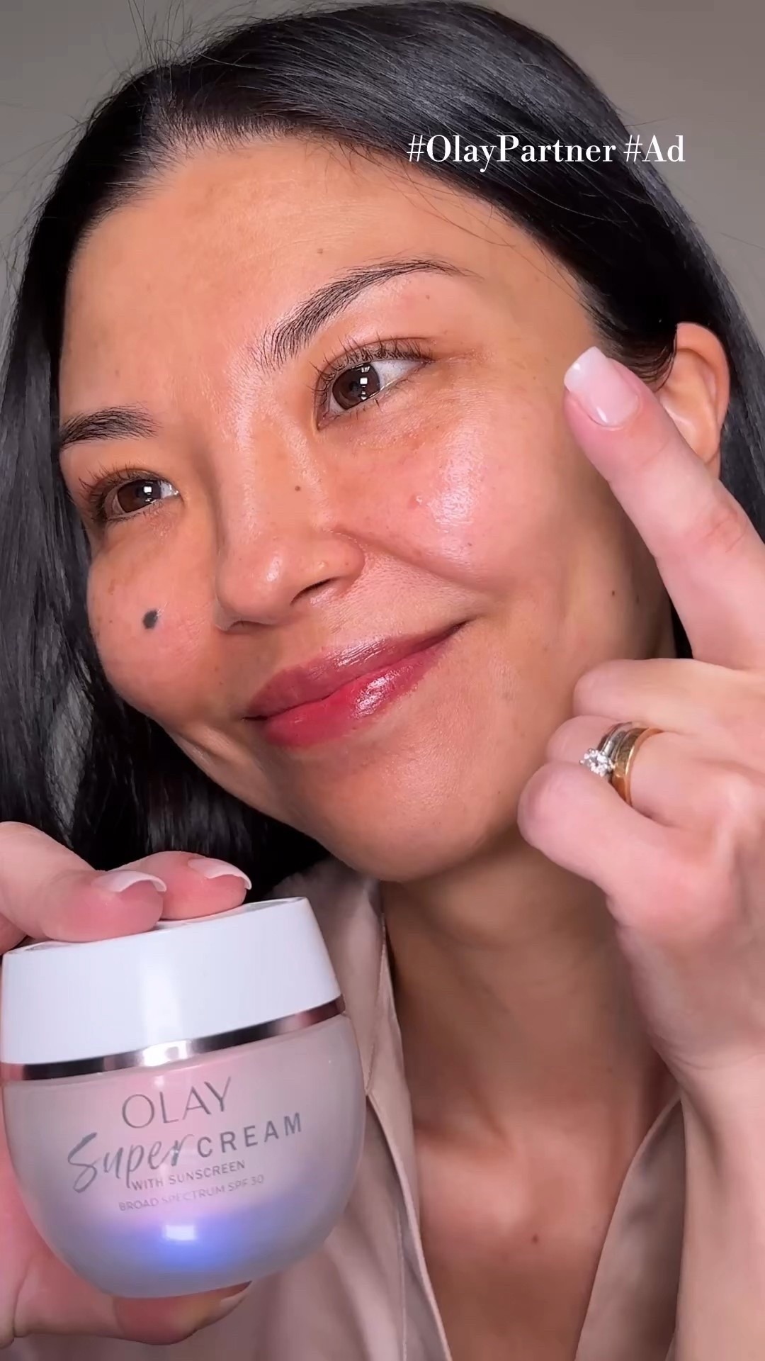 #OlayPartner I had to partner with @Olay and share the moisturizer I use to get my face looking like this without any makeup. Simplify your morning routine with Olay’s Super Cream. Packed with niacinamide, collagen peptide, vitamin c, vitamin e, and hyaluronic acid provides me with 5-in-1 benefits that hydrate, smooth, brighten and improve texture along with spf 30 - which by the way, is my personal favorite. The formula is lightweight and absorbs easily into skin without leaving a white cast. It’s great for those who need a simplified routine while still giving that dewy glowing skin we all want to have!” #Olay #Skincare #ad #supercream #moisturizer 



#LTKselfcare #LTKFindsUnder50 #LTKBeauty