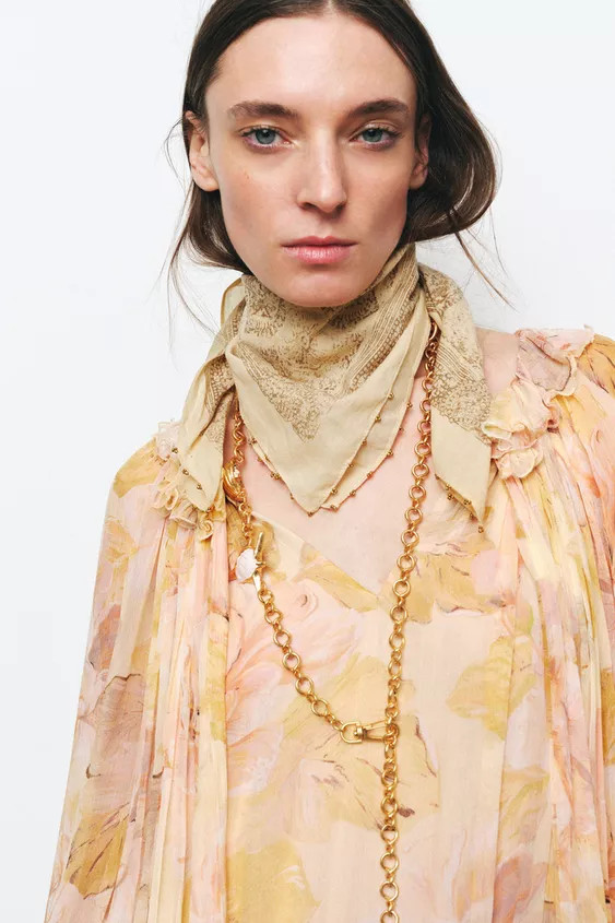 Metal link chain belt. Nautical charms in different shapes and sizes. Lobster clasp fastening. | Zara UK