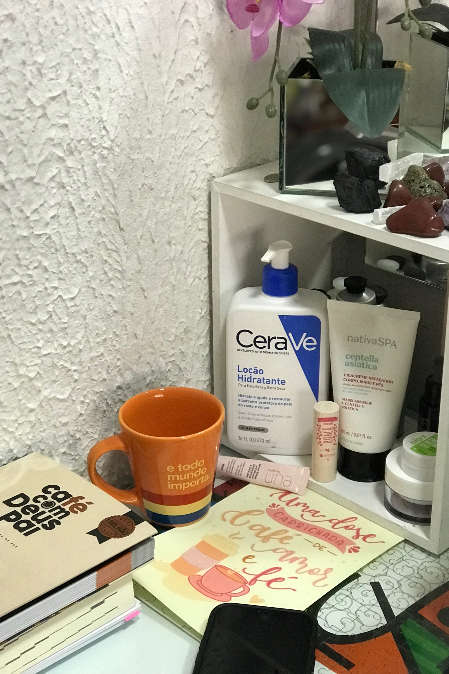 • Itens que amo e que ficam pertinho de mim na minha mesa de trabalho em meu Home Office 
• Amo poder trabalhar da minha casa, e ter meus itens preferidos perto de mim 
• Se você assim como eu gosta de ter a mão seus produtos favoritos me conta aqui o que você gosta de ter bem ao alcance das suas mãos 
• Vou marcar todos eles aqui pra você 😉


#LTKbeauty #LTKbrasil