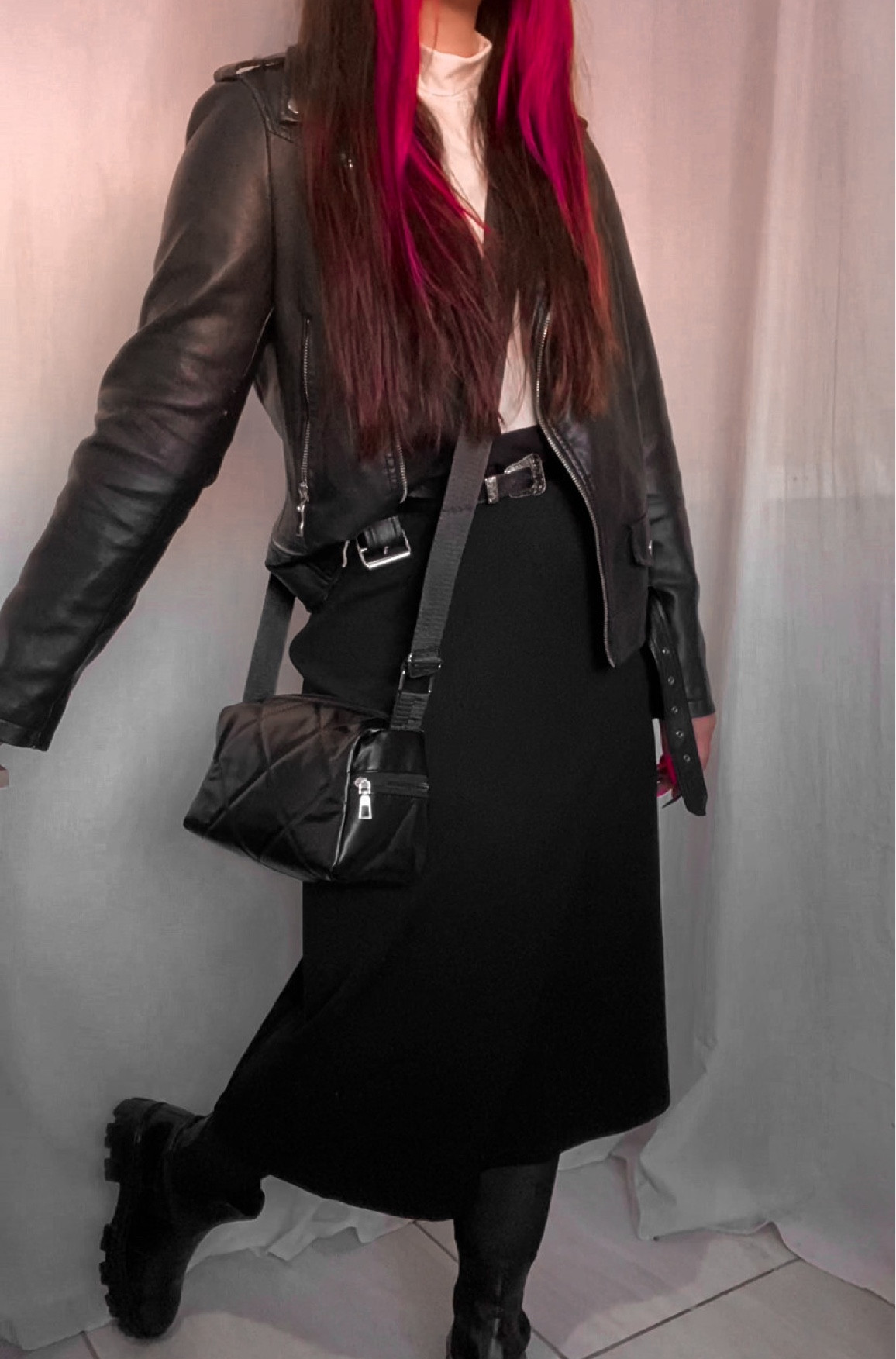 ig @vllentina | https://vm.tiktok.com/ZMFdwQyFF/
Skirt
• Coturno
• Bota
• Boots
• Combat boots
• Platform boots
• Bota plataforma
• White shirt
• Blusa branca
• Gola alta
• Blusa gola alta
• Gola role
• Blusa gola role
• Camiseta branca
• Bolsa
• Bag
• Fashion
• skirt
• Moda
• Saia preta
• Fashion
• Alternative looks
• mini saia 
• Loafer
• Moda
• Estilo elegante
• Estilo alternativo 
• Alternative style
• meia calça 
• Rock style
• Saia longa
• Saia midi
• Camisa branca
• Camisa
• Dark academia
• Leather jacket
• Leather
• Jaueta de couro
• Look com jaqueta de couro
• Look jaqueta de couro
• Black bag
• All black look
• Inspiração de look
• Look do dia
• Ootd
• Outfit inspiration 
• Inspiration 
• Roupas elegantes
• Roupas modernas
• Roupas 
• Fashion
• Look casual
• Casual look
• Inspiração roupa casual
• Inspiração de look
• Look do dia
• Ootd
• Outfit inspiration 
• Inspiration 

#LTKbrasil #LTKstyletip #LTKSeasonal