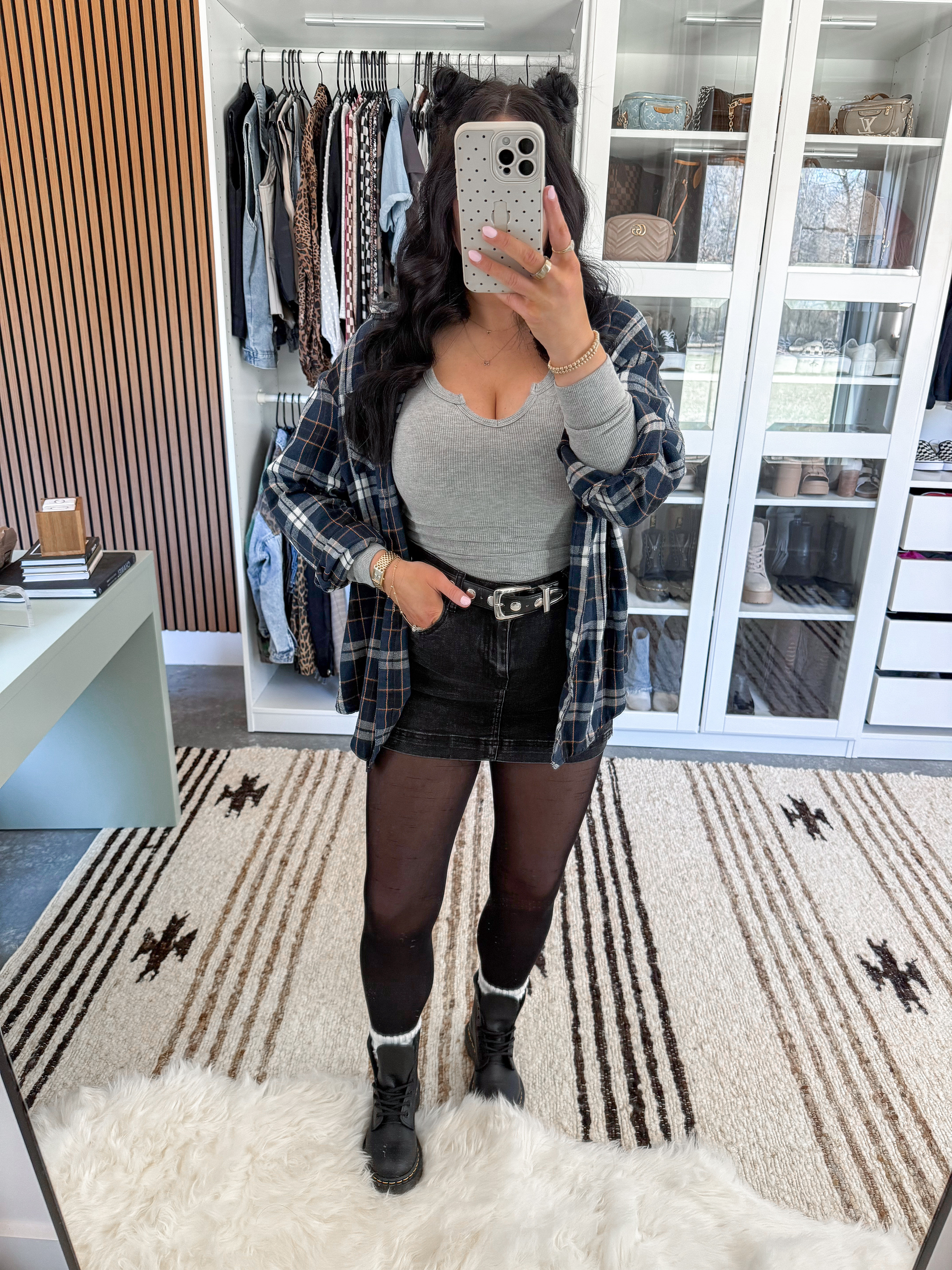 Edgy Outfit Inspo 🖤

Top - small
Flannel - medium (navy-7111 color)
Belt - 27-31
Skort - small
Tights - small

This outfit gives all of the edgy cool girl vibes. ⚡️ I styled this flannel with a basic ribbed long sleeve, a black skort, a studded belt & some tights & slouch socks! Finished the look with my classic docs. 👏🏼 (& you can also easily transition this look into spring by leaving out the tights!)

#LTKshoes  

 

#LTKootd #LTKBump