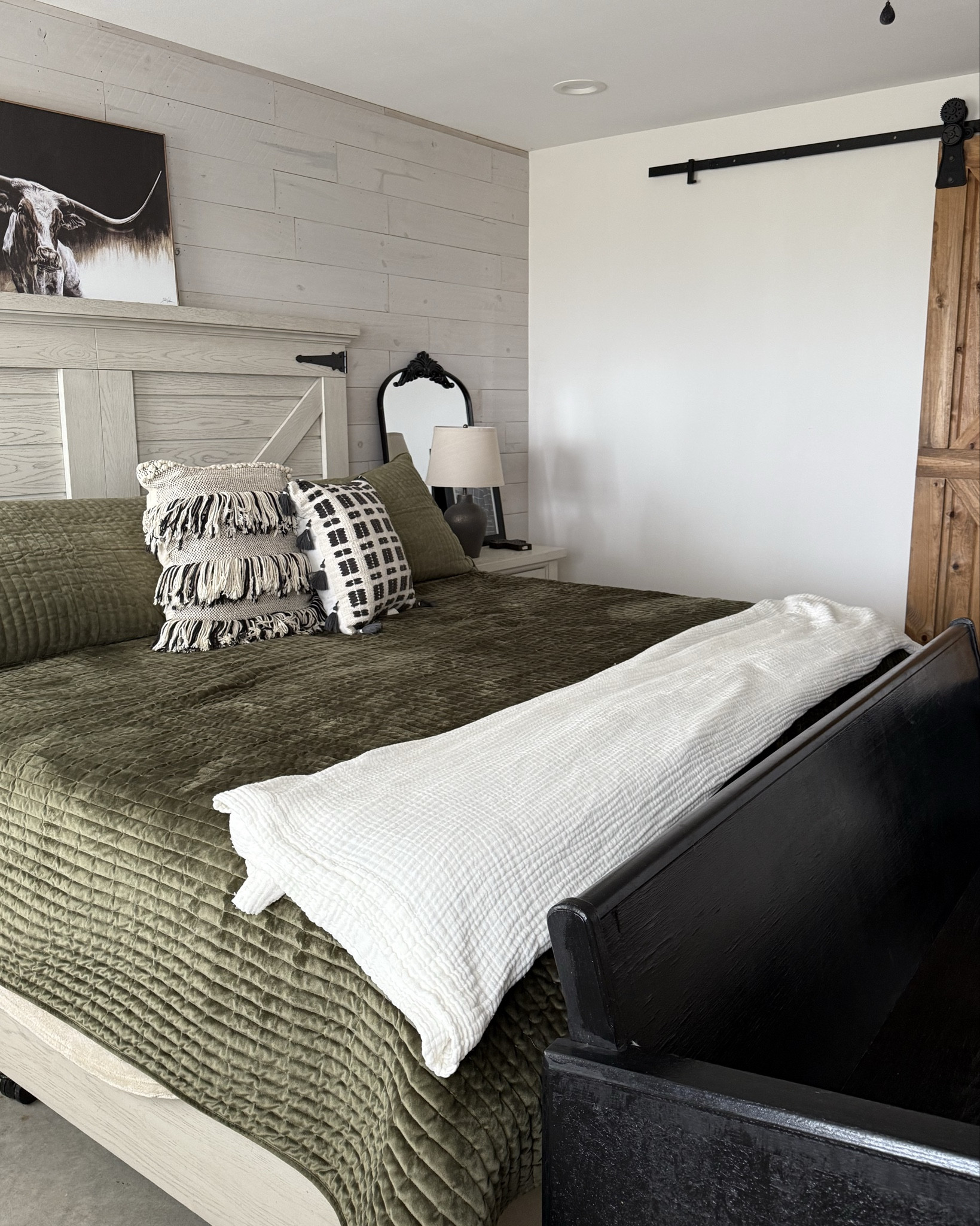 Modern farmhouse meets cozy calm. This space is all about warmth, texture, and a touch of rustic charm.
Find my bedding, rug, and décor details on LTK 🌾

#LTKhome #LTKfarmhouse #BarndominiumLiving #FarmhouseDecor #ModernFarmhouse #NeutralHomeDecor #HomeDesignInspo

#LTKFamily #LTKStyleTip #LTKFindsUnder100