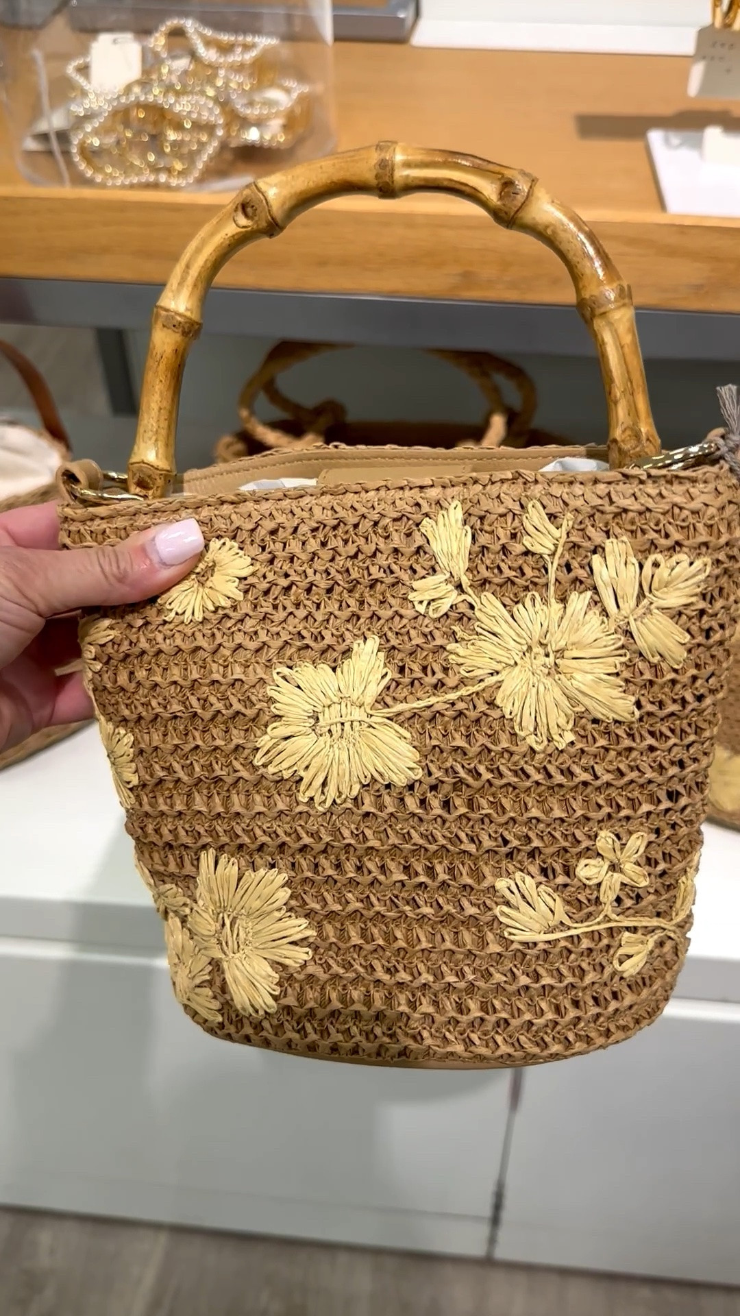 Love the flowers and texture on this purse!
@Target

#LTKootd #LTKOver40 #LTKSeasonal