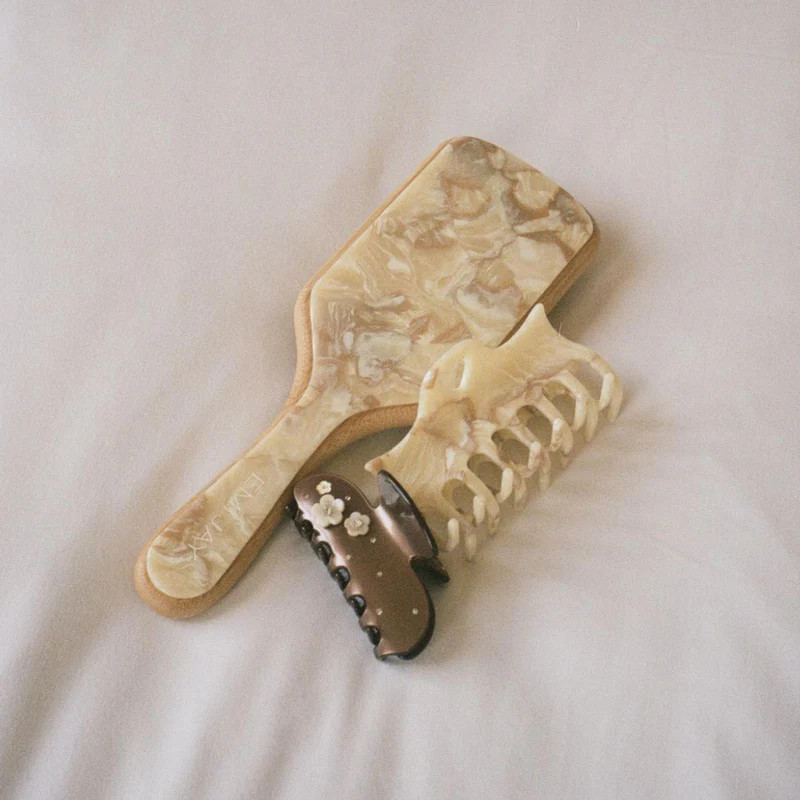 Bamboo Paddle Brush in Chantilly | Emi Jay