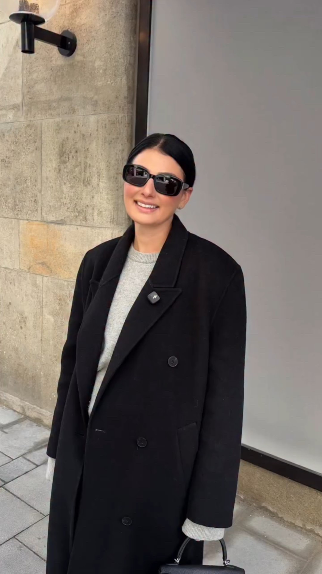 Gold ist im Preis gestiegen – und die Cartier Baignoire natürlich auch. Also habe ich beschlossen, nach Alternativen zu suchen.
Ein Like von euch, weil es mich alles Nerven gekostet hat, das überhaupt auszusprechen… 😅
Am Ende sagt mein nervöses Lächeln eigentlich schon alles 🫠 #cartierbaignoire #watches #watchesofinstagram #styletips #stylist

#LTKdeutschland #LTKeurope #LTKFashionMonth