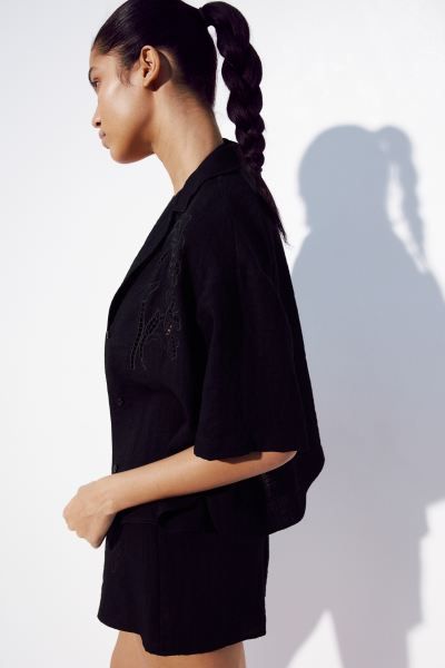 Eyelet Embroidered Beach Shirt - Short sleeve - Regular length - Black - Ladies | H&M US | H&M (US + CA)