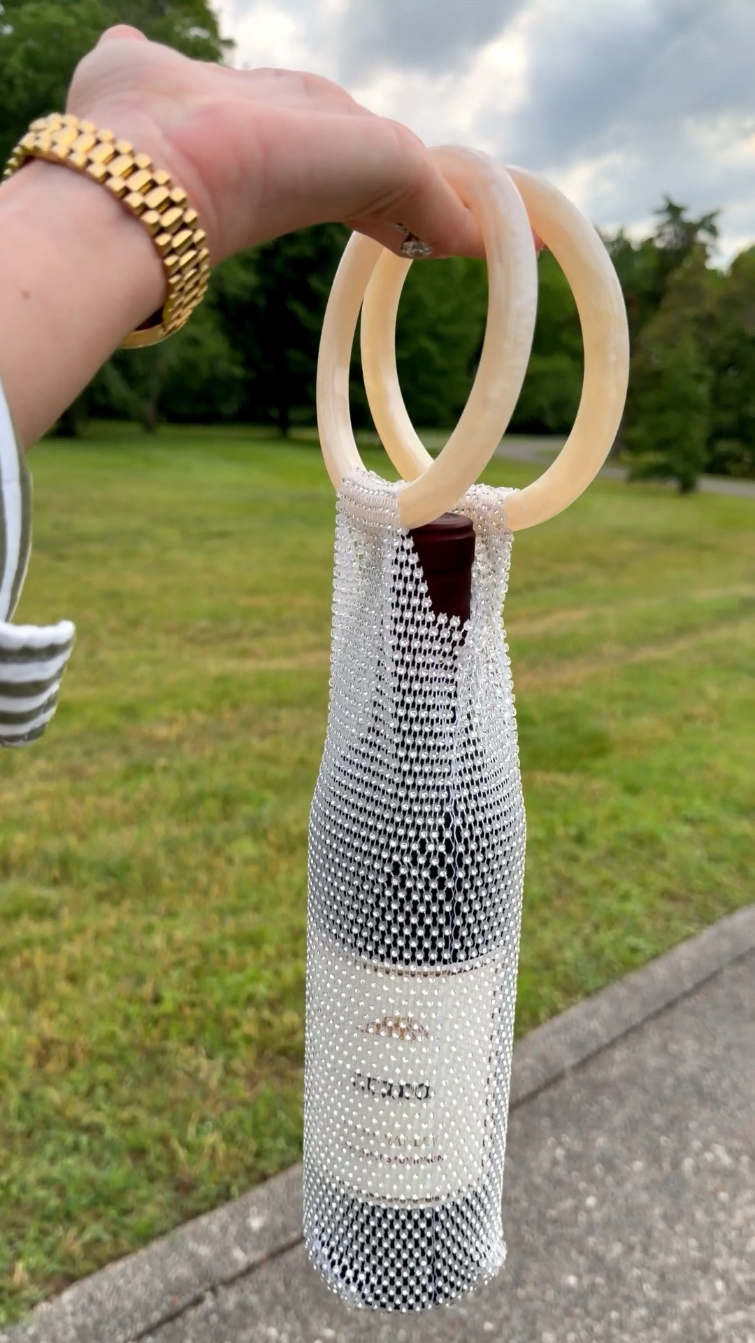 Cutest little reusable wine purse. Walked to my neighbor’s for wine night ♥️

#LTKdayinmylife #LTKHome
