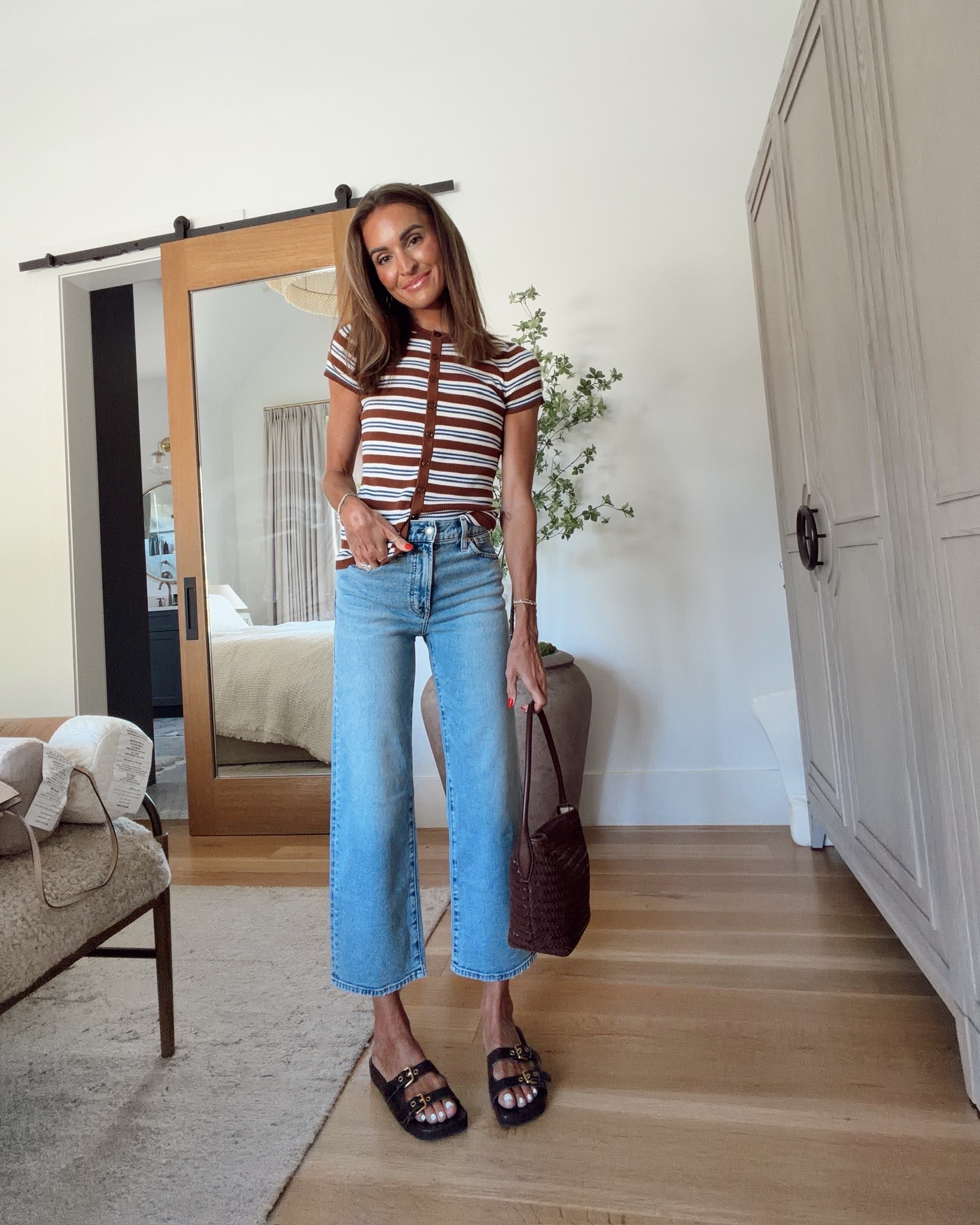 Perfect outfit for going from summer to fall! 🤎 jeans + top run tts