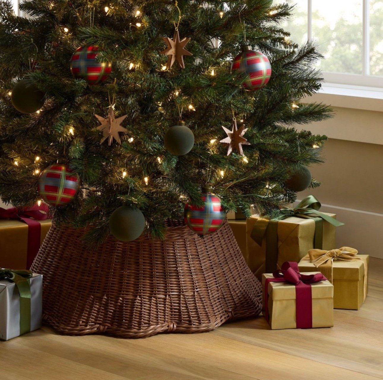 The cutest scalloped tree collar. I bet this sells out quickly!

#LTKHome #LTKFindsUnder100 #LTKSeasonal