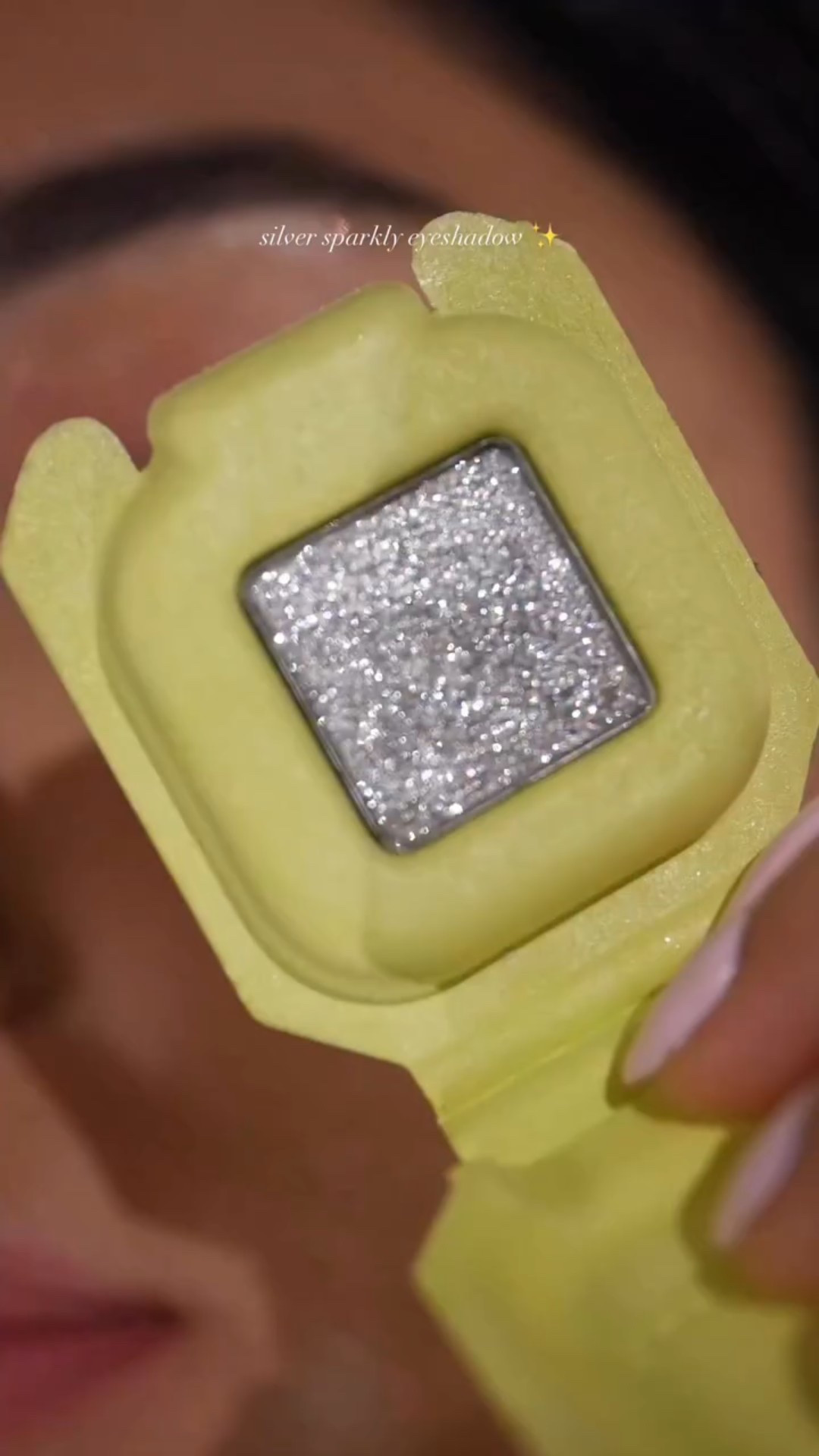 @halfmagicbeauty eyeshadow single in possessed pearl✨ #glittereyeshadows #sparklyeyeshadow