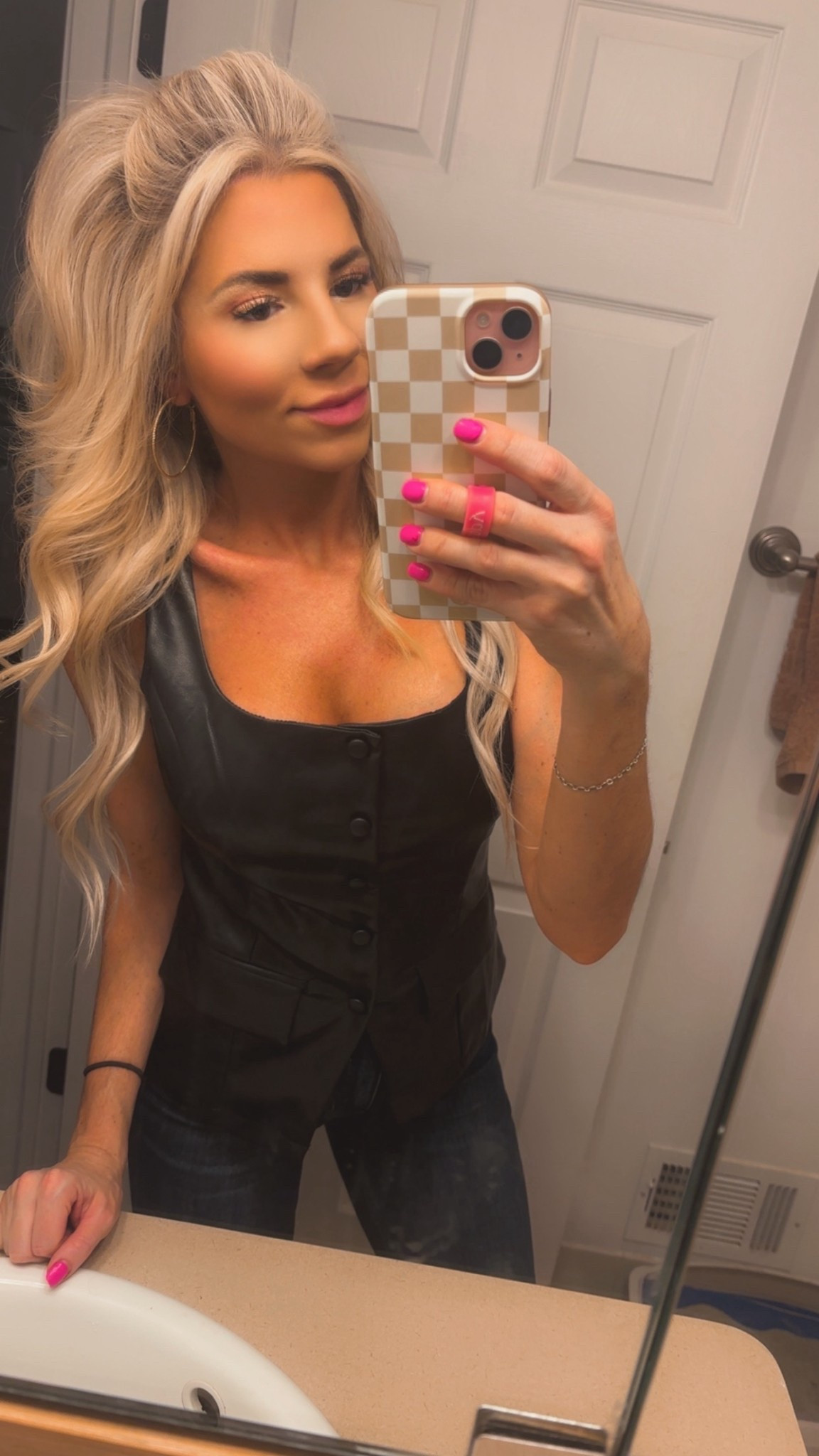 Cutest leather vest top!! #vest#leather#womensfashion

#LTKSeasonal