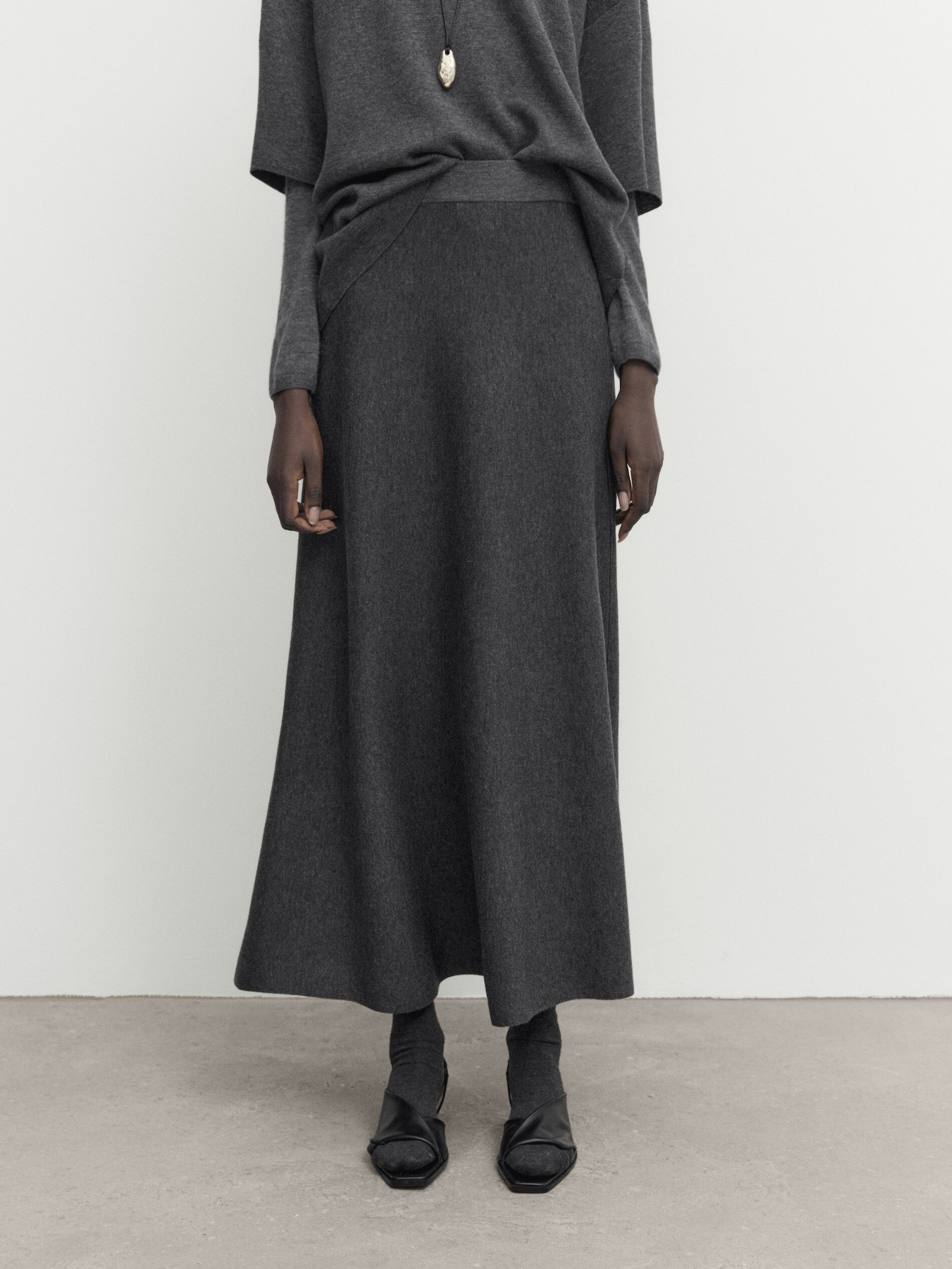 Long flared knit skirt | Massimo Dutti US