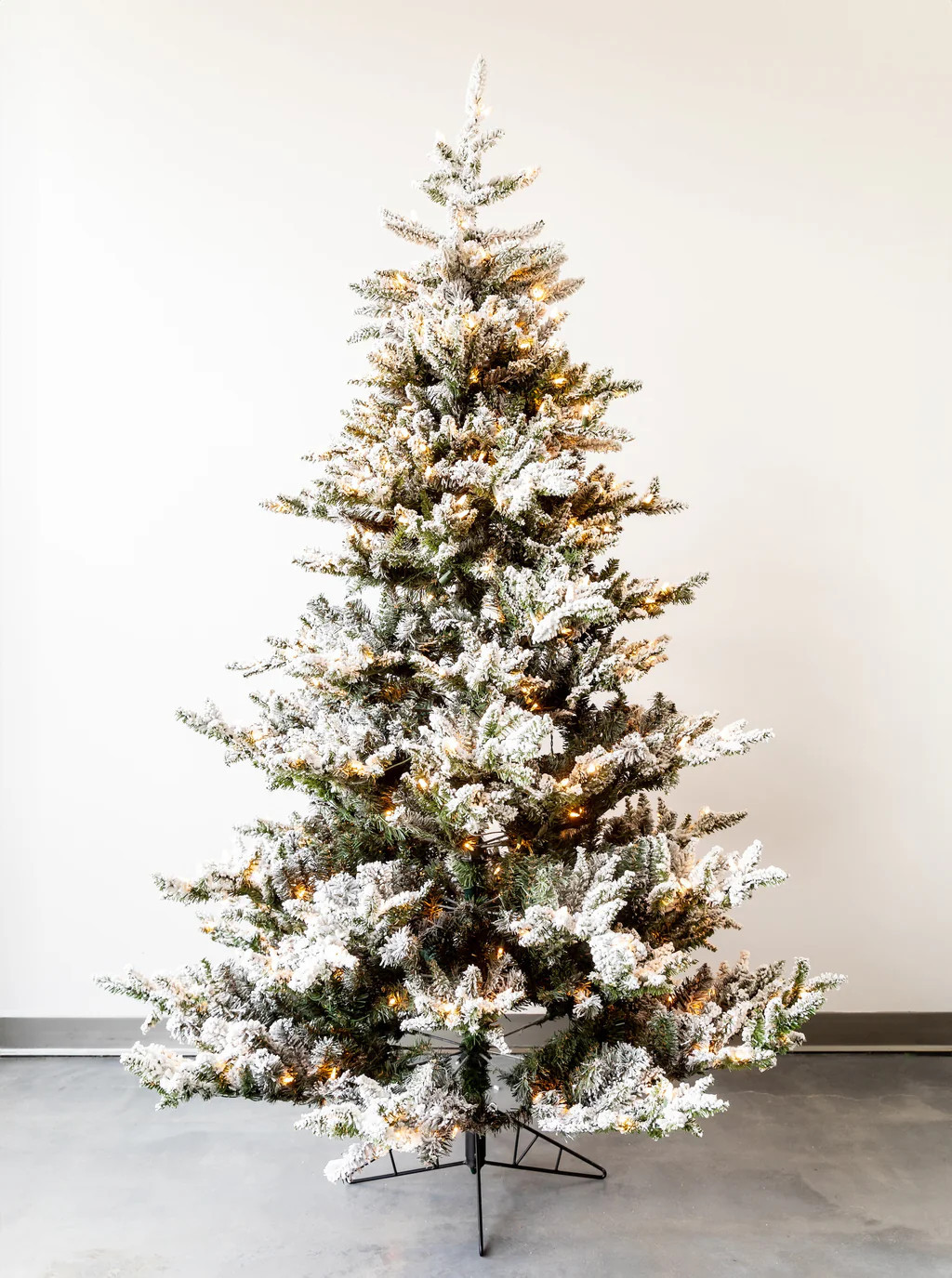 Faux 7.5' Pre-Lit Flocked Pine Tree | House of Jade Home