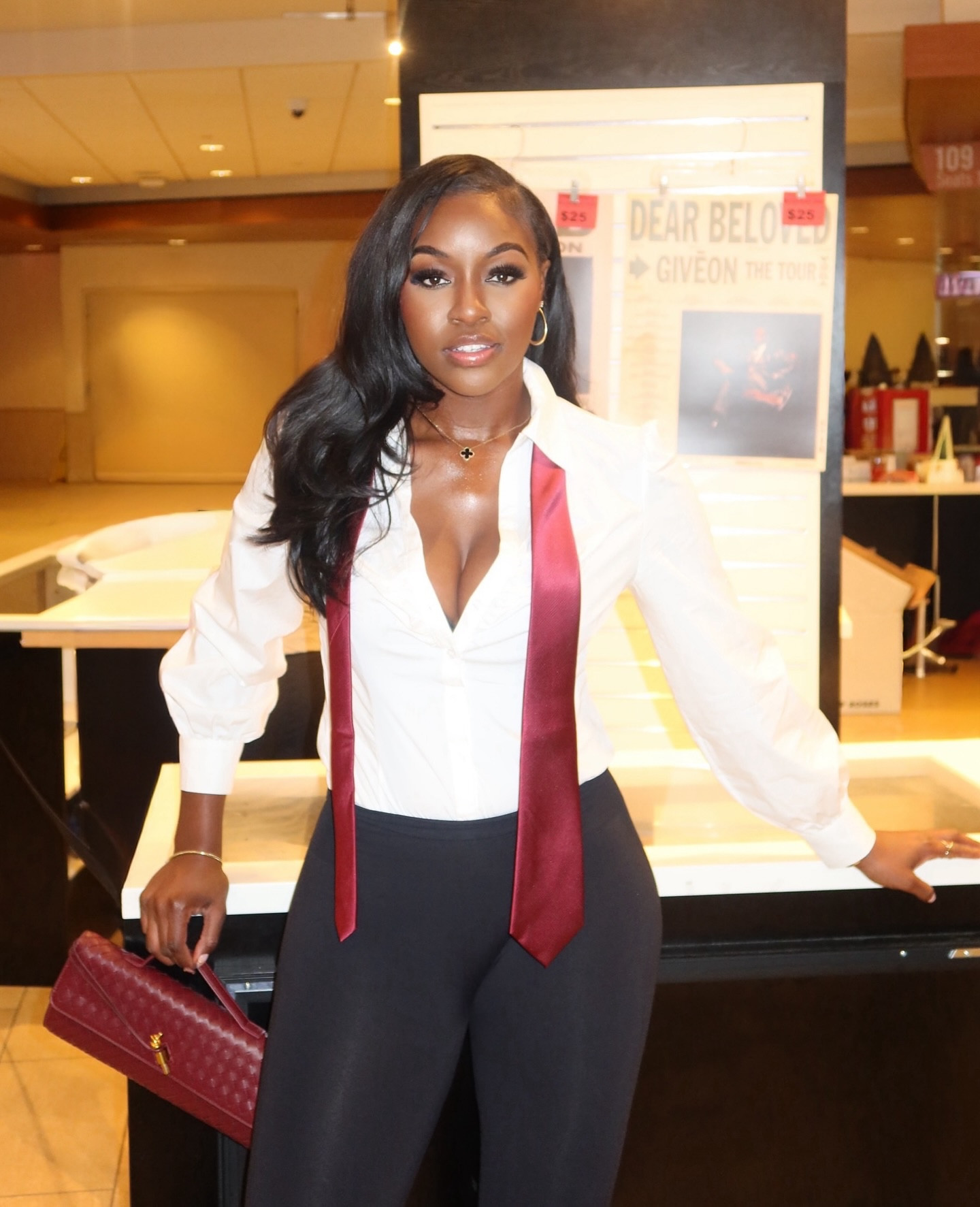 One thing about me, I’m gonna go to an R&B concert!

The Dear Beloved tour was everything!!!! So glad I was able to snag tickets an hour before showtime!

Comment ‘Shop’ for the outfit link🤎

Giveon Concert
Concert Outfit
Fall Outfits