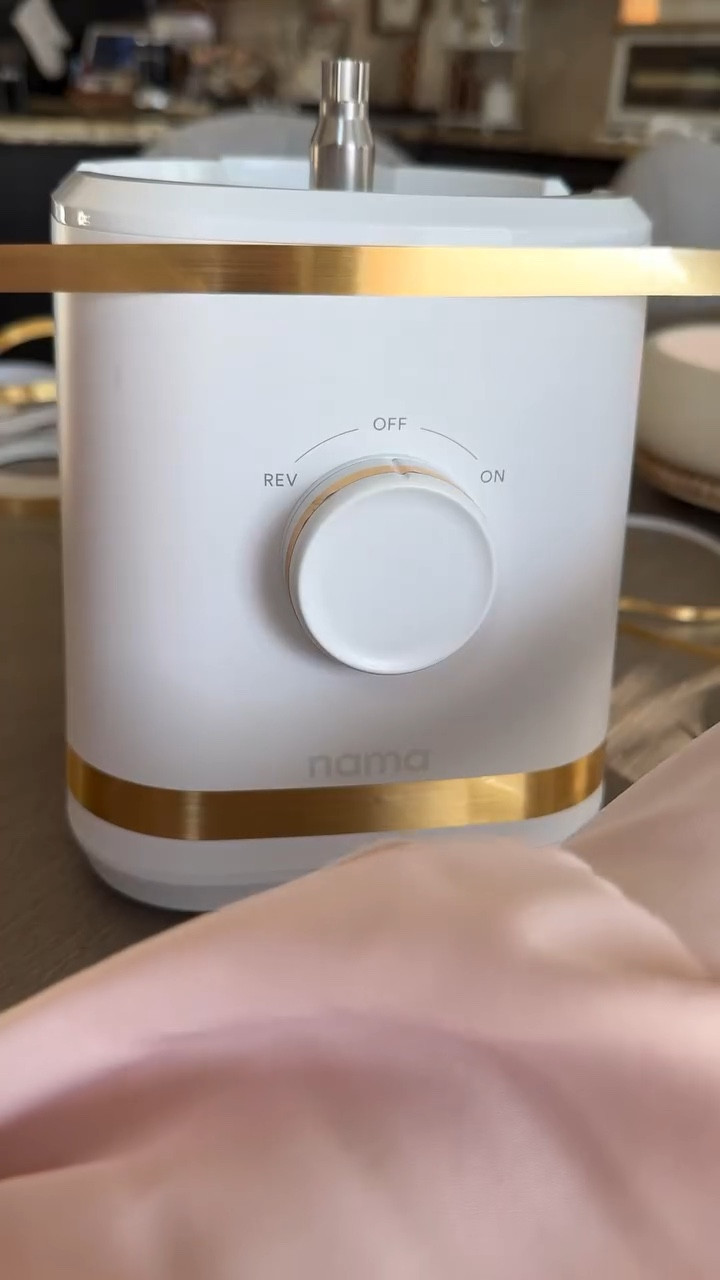 DIY GOLD JUICER✨✨ some things you got to make them your way #diy #diyhomedecorideas #kitchenimprovement #kitchenideas #homedecorideas @namawell