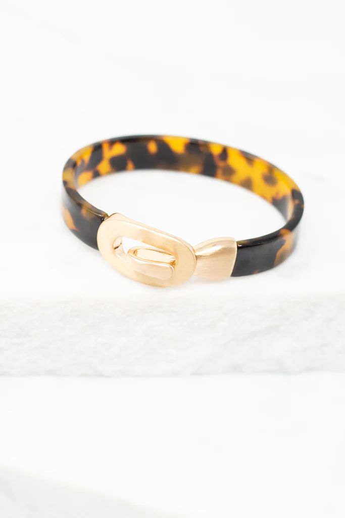 Crazy Love Brown Tortoise Hook Closure Bracelet | The Mint Julep Boutique