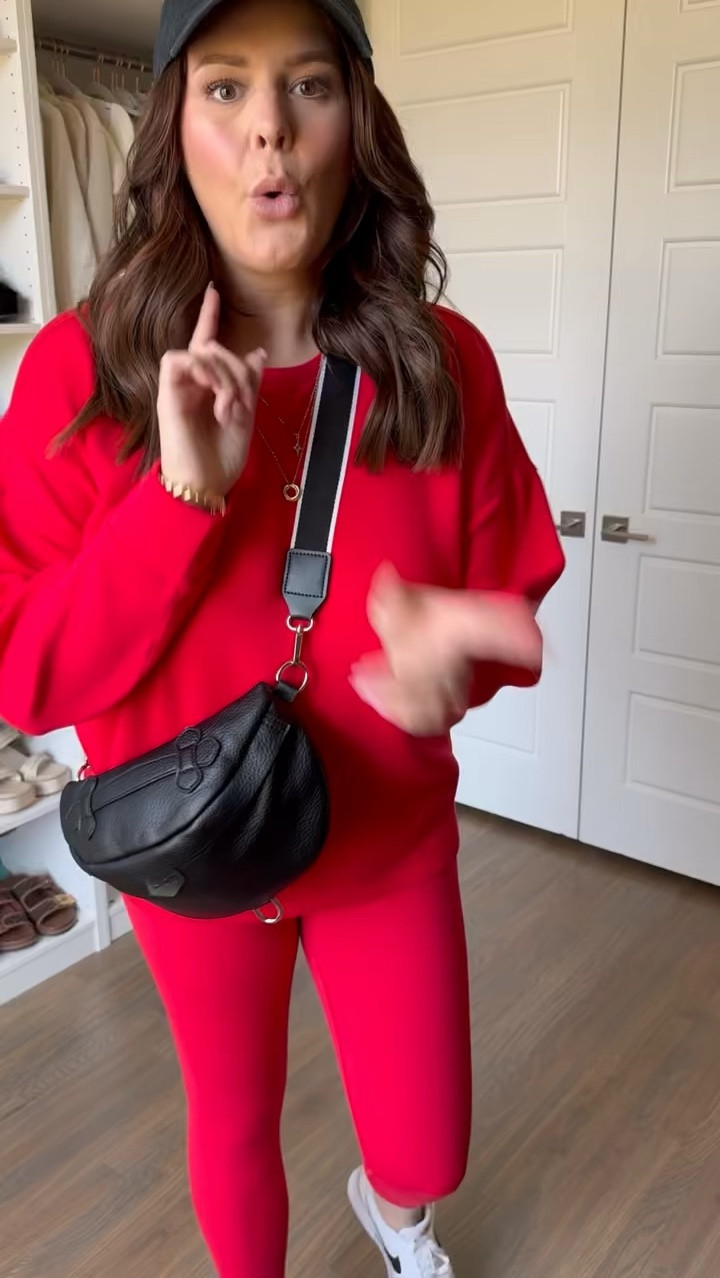 Spanx booty boost leggings and air essentials pullover. 

Size XL in both.
Discount Code: NICOLEXSPANXX

#LTKActive #LTKMidsize #LTKSaleAlert