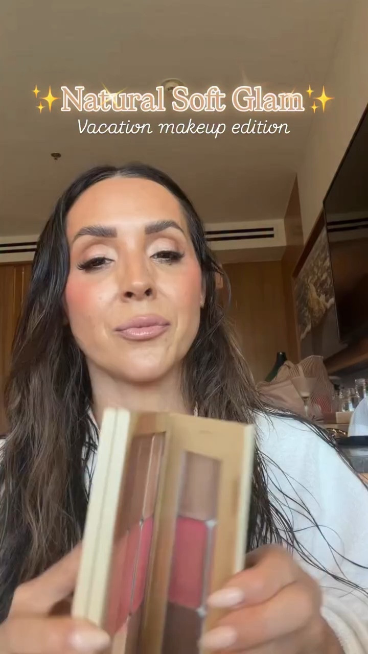 Soft glam vacation look ✨ A full face using ONE compact ✔️

This is the exact makeup from my previous reel from our last night in Mexico 🌴

Effortless bronzy glow, soft contour, warm neutrals, glossy lip… all in under 10 minutes.



#LTKgrwm #LTKBeauty #LTKTravel