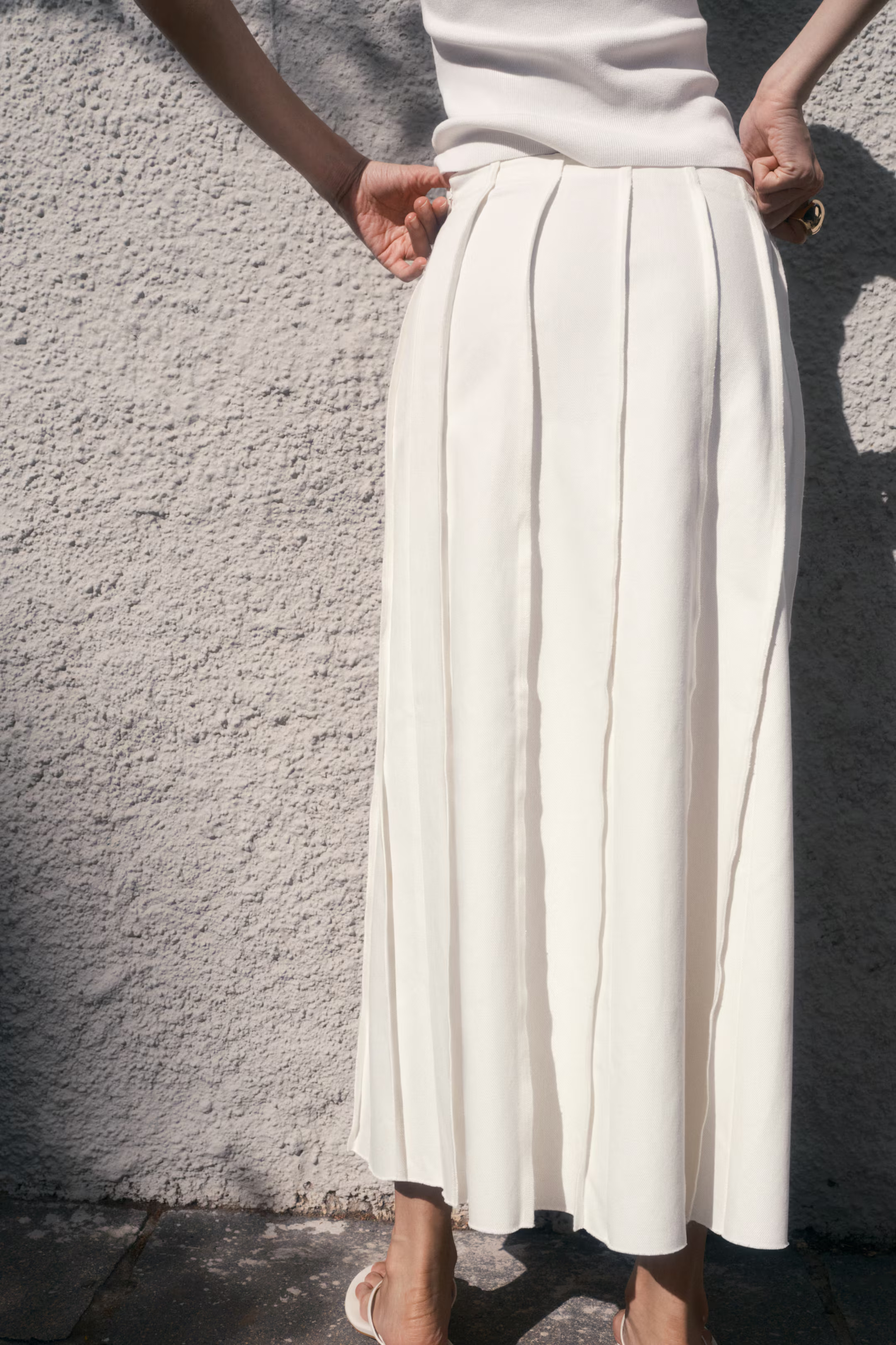 Pleated twill skirt | H&M (UK, MY, IN, SG, PH, TW, HK)