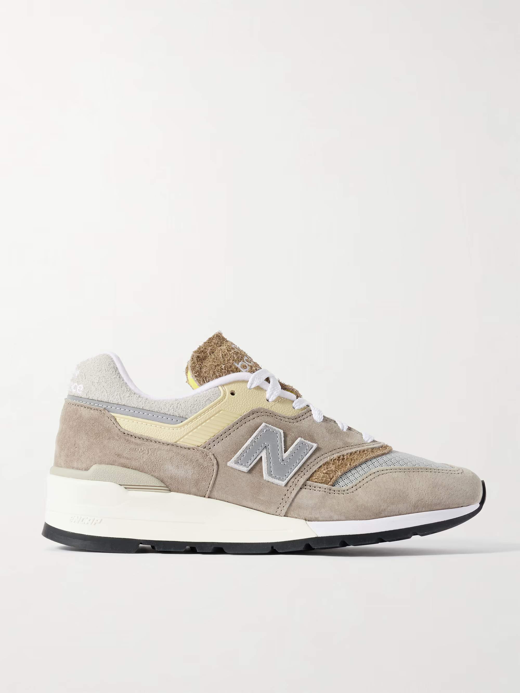 997 Sneakers aus Veloursleder mit Lederbesätzen und Mesh-Einsätzen | NET-A-PORTER (UK & EU)