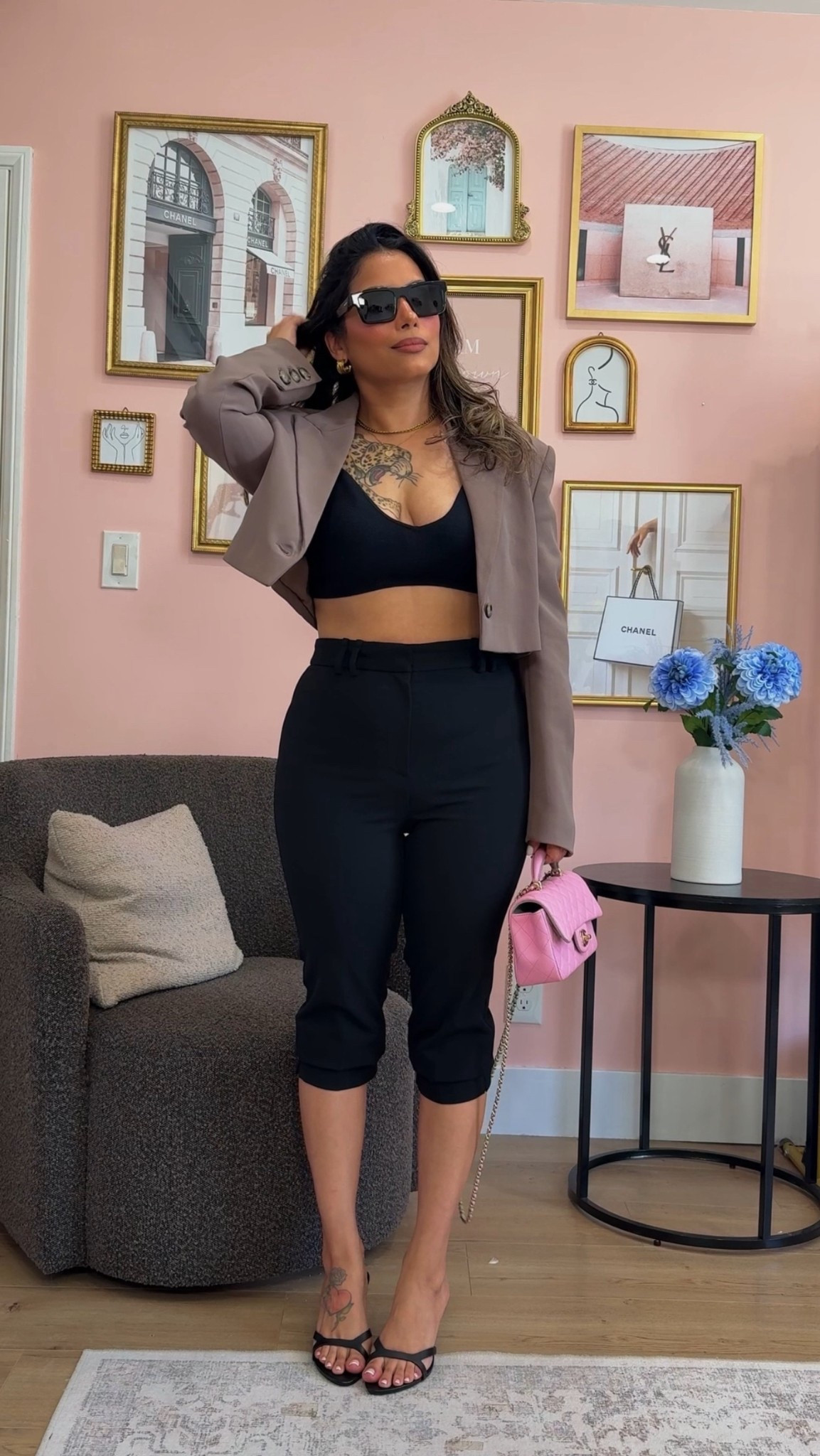 a capri moment 🥰
Who am I wearing Capris lol I remember hating them but here we are styling them on my 5,2” body. I actually love them now 🥰 i just need to get them hemmed a bit but the quality is so good wearing a Medium ❤️

#LTKootd