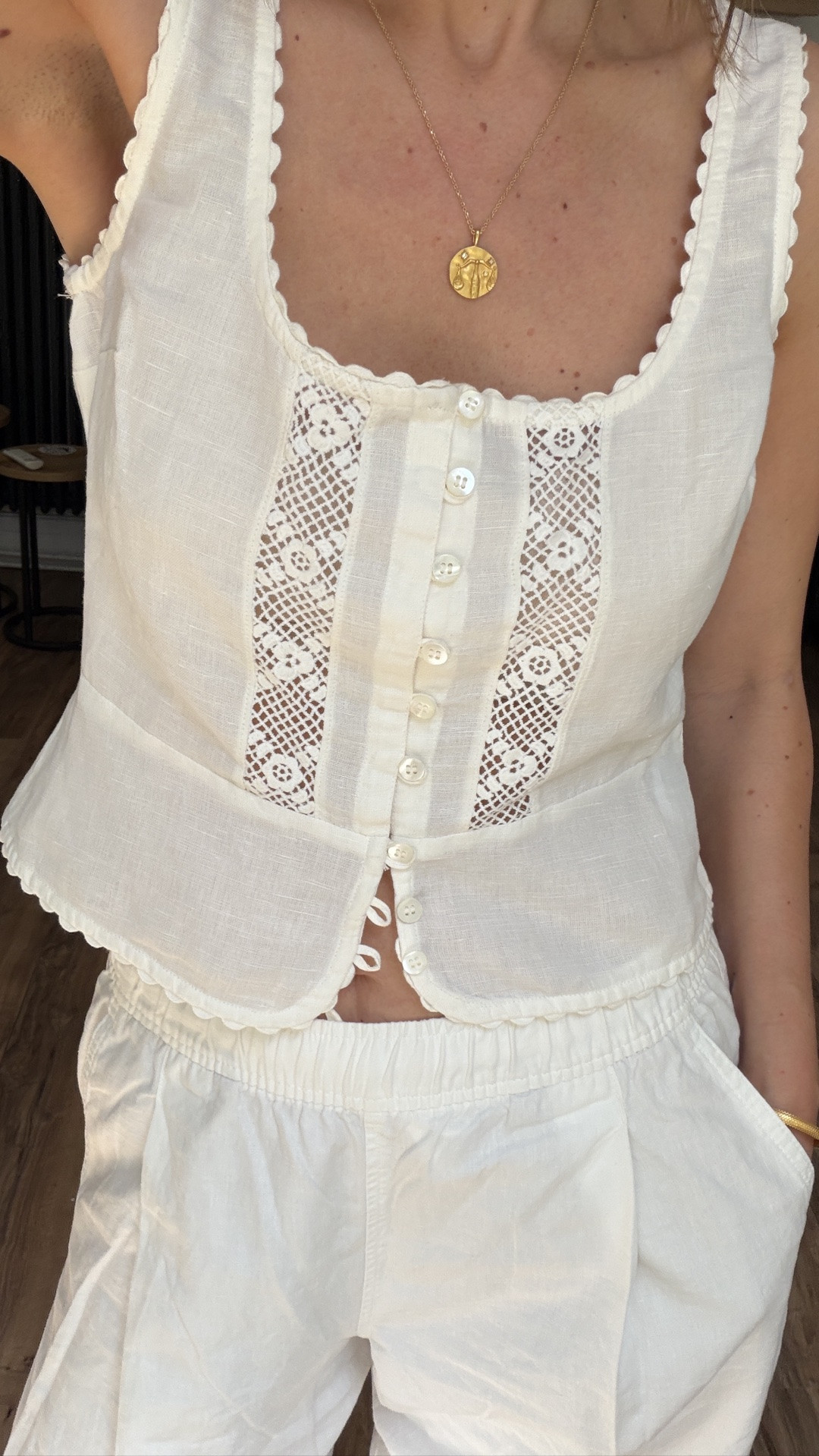 The trousers are out of stock but I’ve linked some really good alternatives! I wear an 8 in the top xx

#LTKuk #LTKsummer