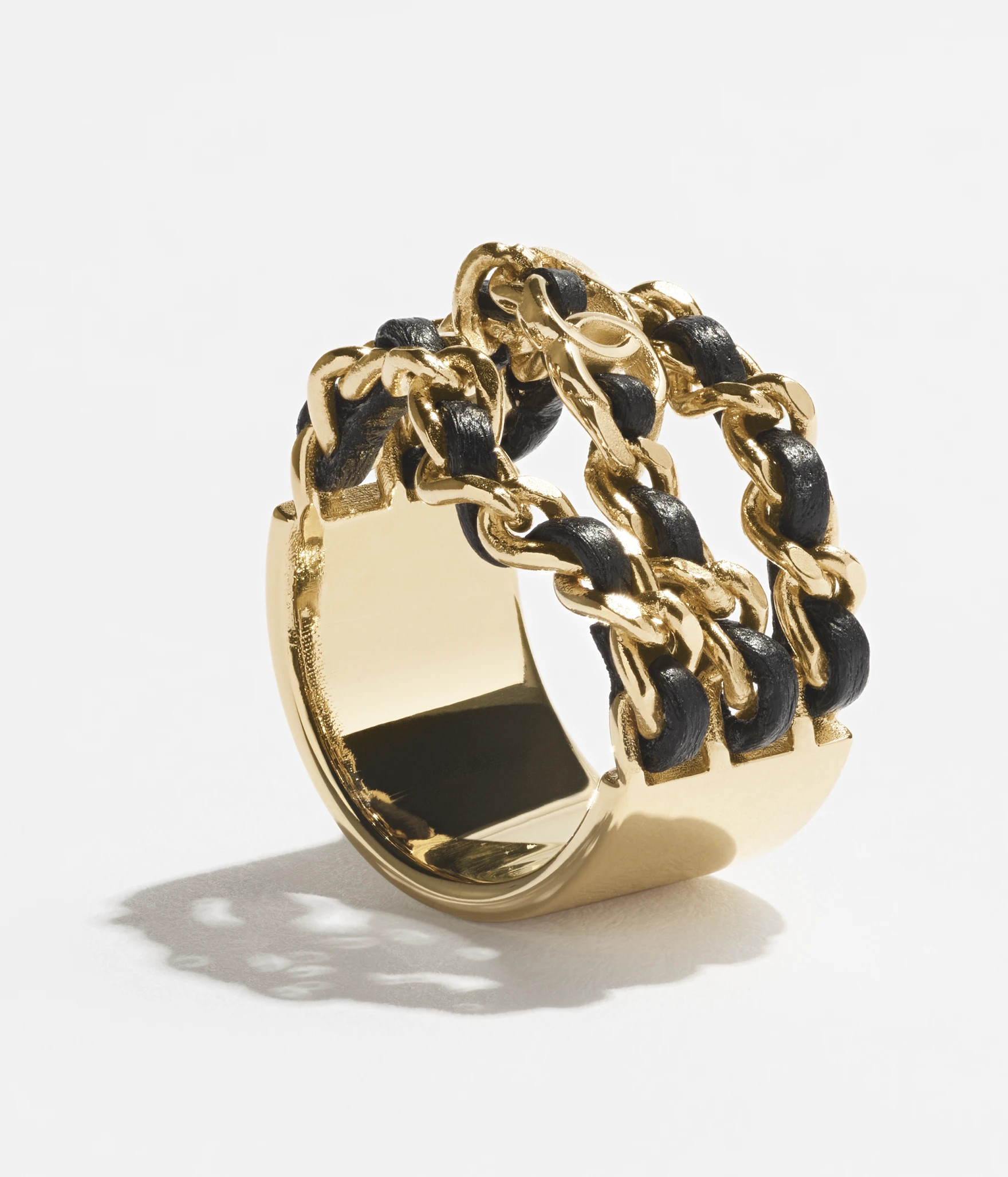 #hash-R19kicld6 {
		object-fit: cover;
		aspect-ratio: auto;
		object-position: top center;Spring... | Chanel, Inc. (US)