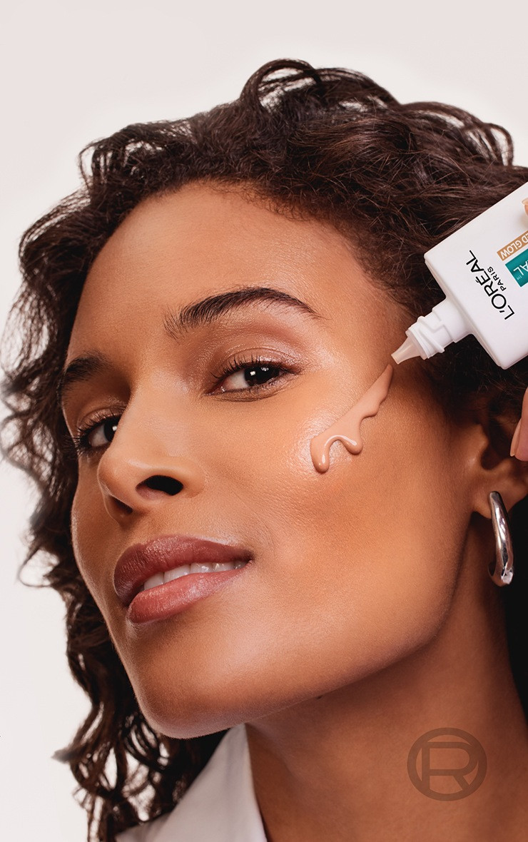 L’Oréal Paris Daily Fluid Tinted Glow Bronze Glow SPF 50+50ml | PrettyLittleThing UK