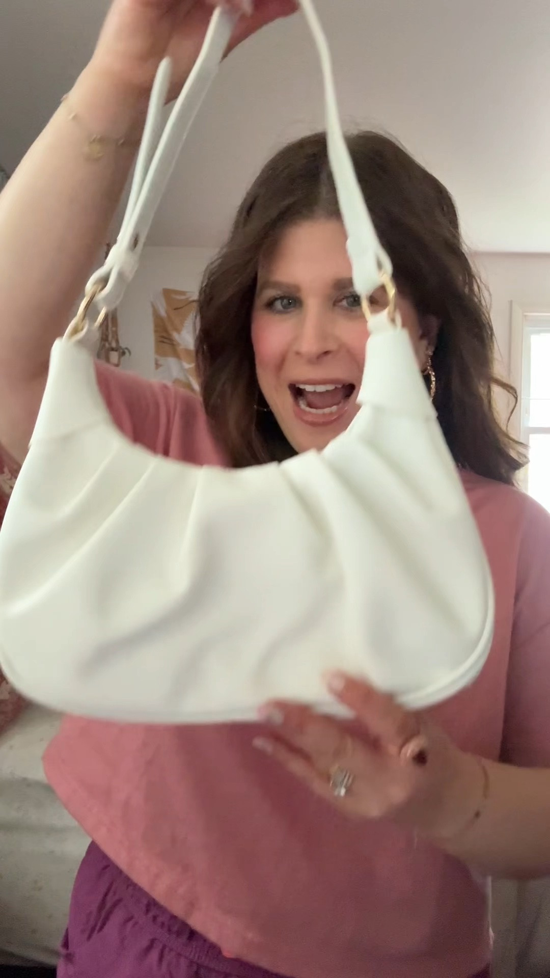 The perfect shoulder bag!

Comes in other colors too!

#bags #bag #shoulderbag #handbag #purse