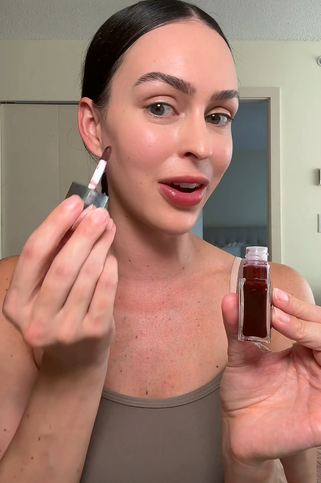 I just love that this shade looks good on everyone! 

#cliniqueblackhoney #cliniquelipandcheekoil #blackhoney #clinique #makeup #lipoil