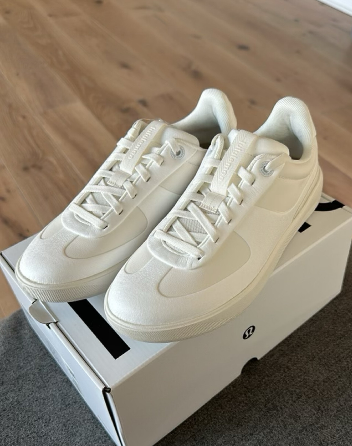 I love how simple but adorable these are. Definitely a great everyday day shoe! 


#LTKU #LTKshoecrush #LTKfitness