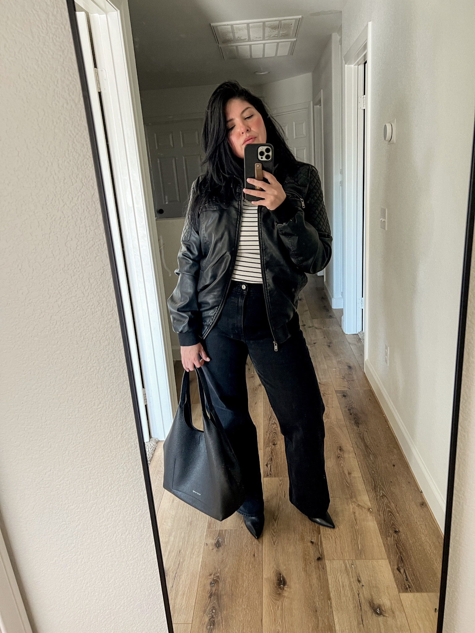 N SALE must have — A good quality leather jacket and totes are great investment pieces. 

xo, Sandroxxie by Sandra www.sandroxxie.com | #sandroxxie


#LTKxNSale #LTKSaleAlert #LTKStyleTip