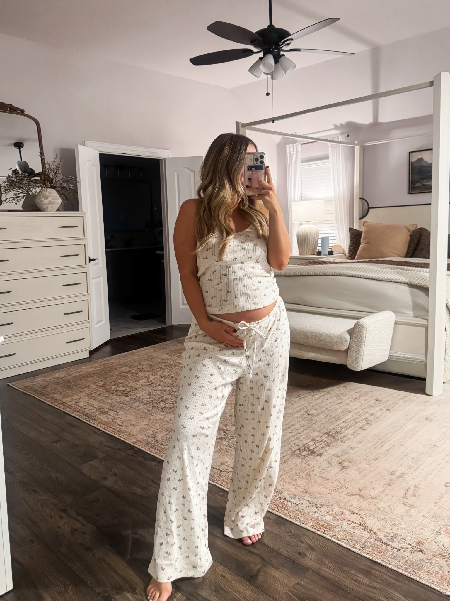 Wearing a large in bottoms and medium top 

#LTKFallSale #LTKSaleAlert