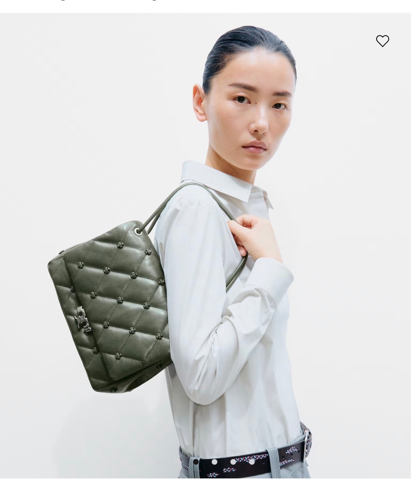 BUNNY KNOT RUNWAY SHOULDER BAG

Seen on our Fall/Winter 2026 runway, the Bunny Knot Shoulder Bag is crafted in leather, quilted with tiny knots. Each one is hand-placed with precision, crossing at a perfect right angle. An abstract interpretation of our iconic Double T

#LTKootd #LTKWorkwear #LTKmomlife