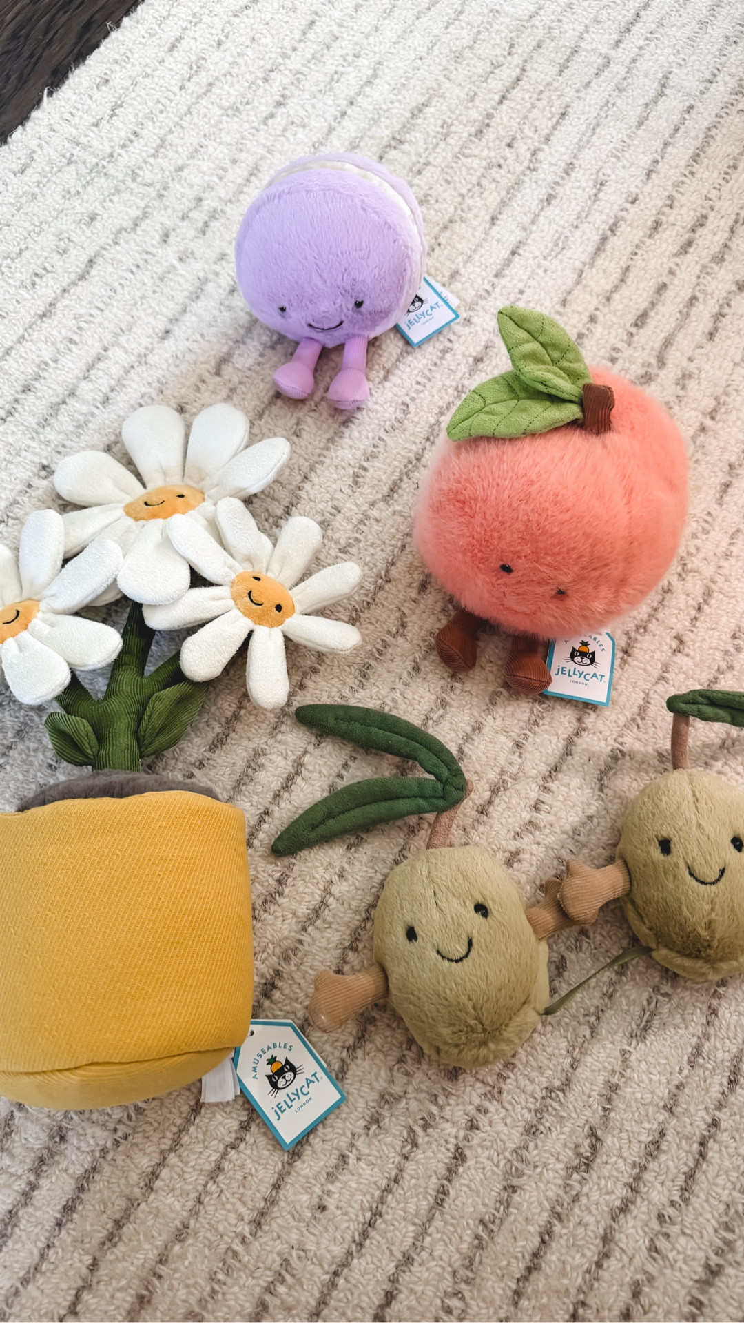 Are your kids living jellycats too?
They are adorable…and make the sweetest gift ideas for kids 
@jellycat 

#LTKKids #LTKmomlife #LTKSeasonal