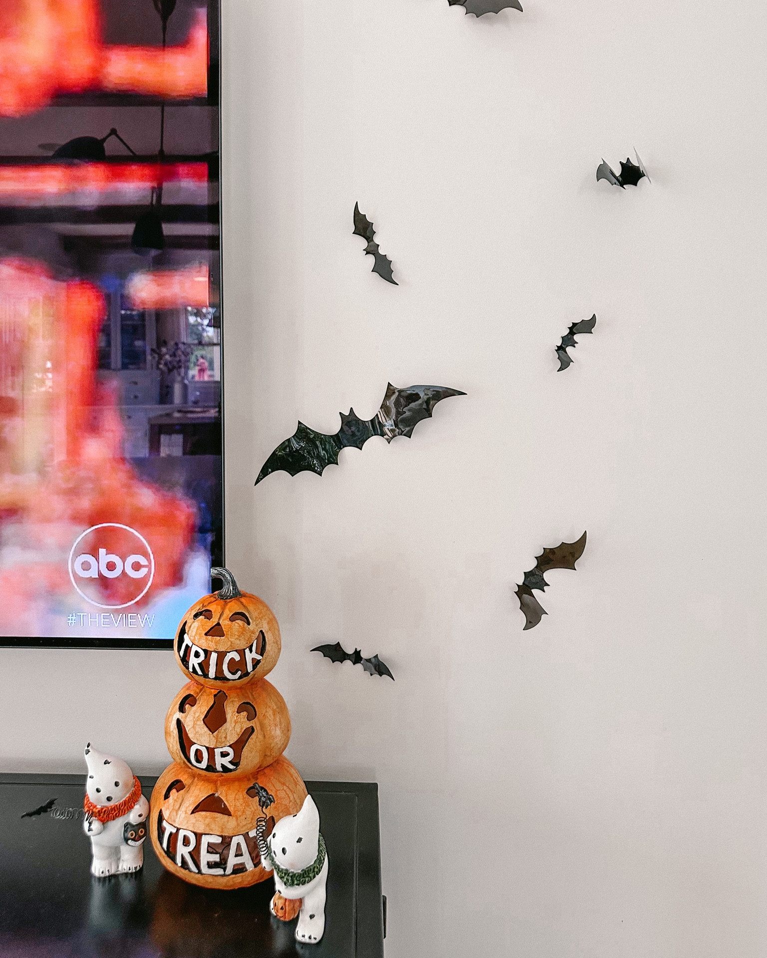 Crazy easy bats to spruce up your Halloween decor! 🦇

#LTKSeasonal #LTKHalloween #LTKhome