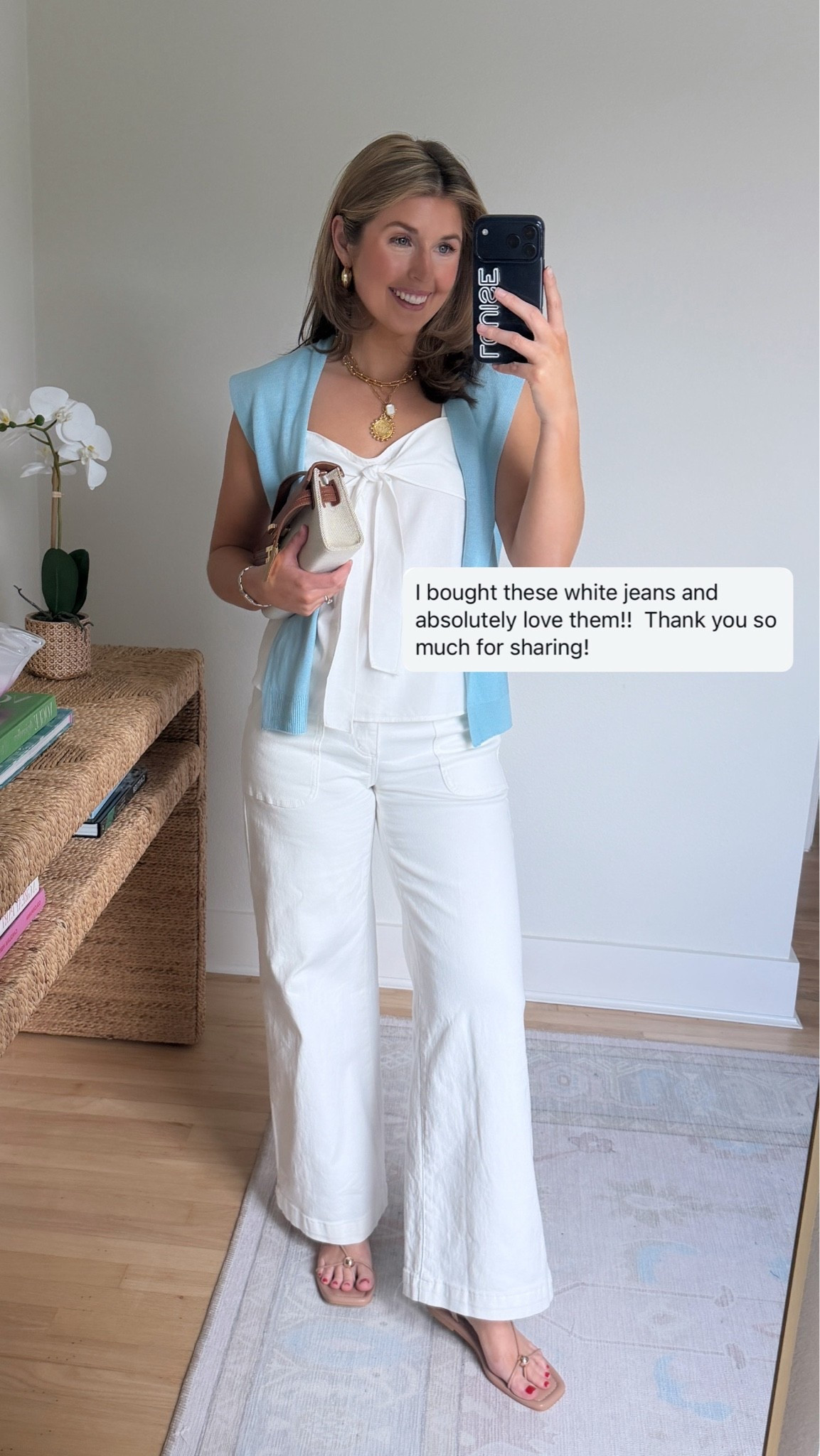 Classic & comfy white jeans for summer! Wearing a 4