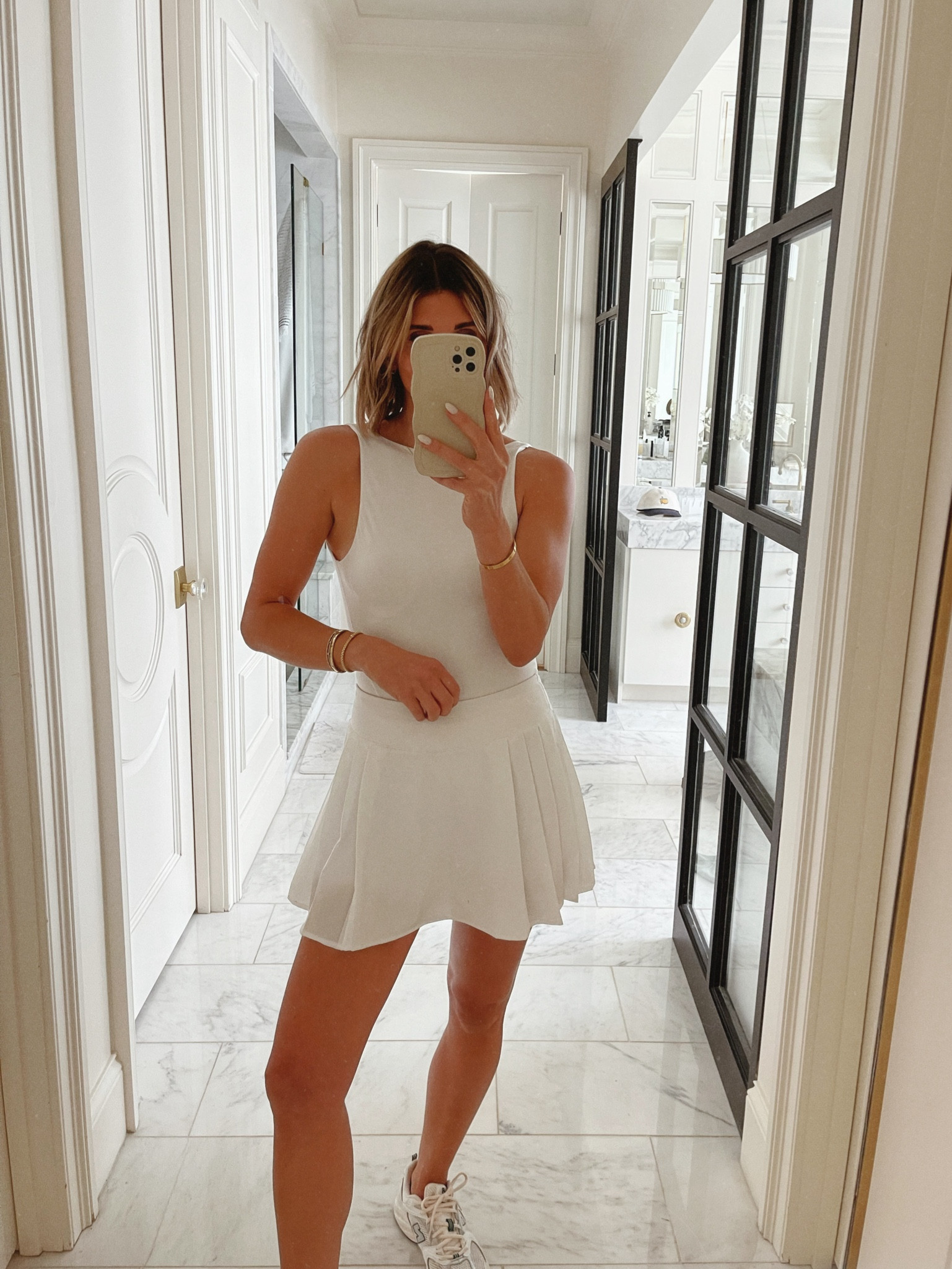 I'm 5'7 for reference and wearing size small