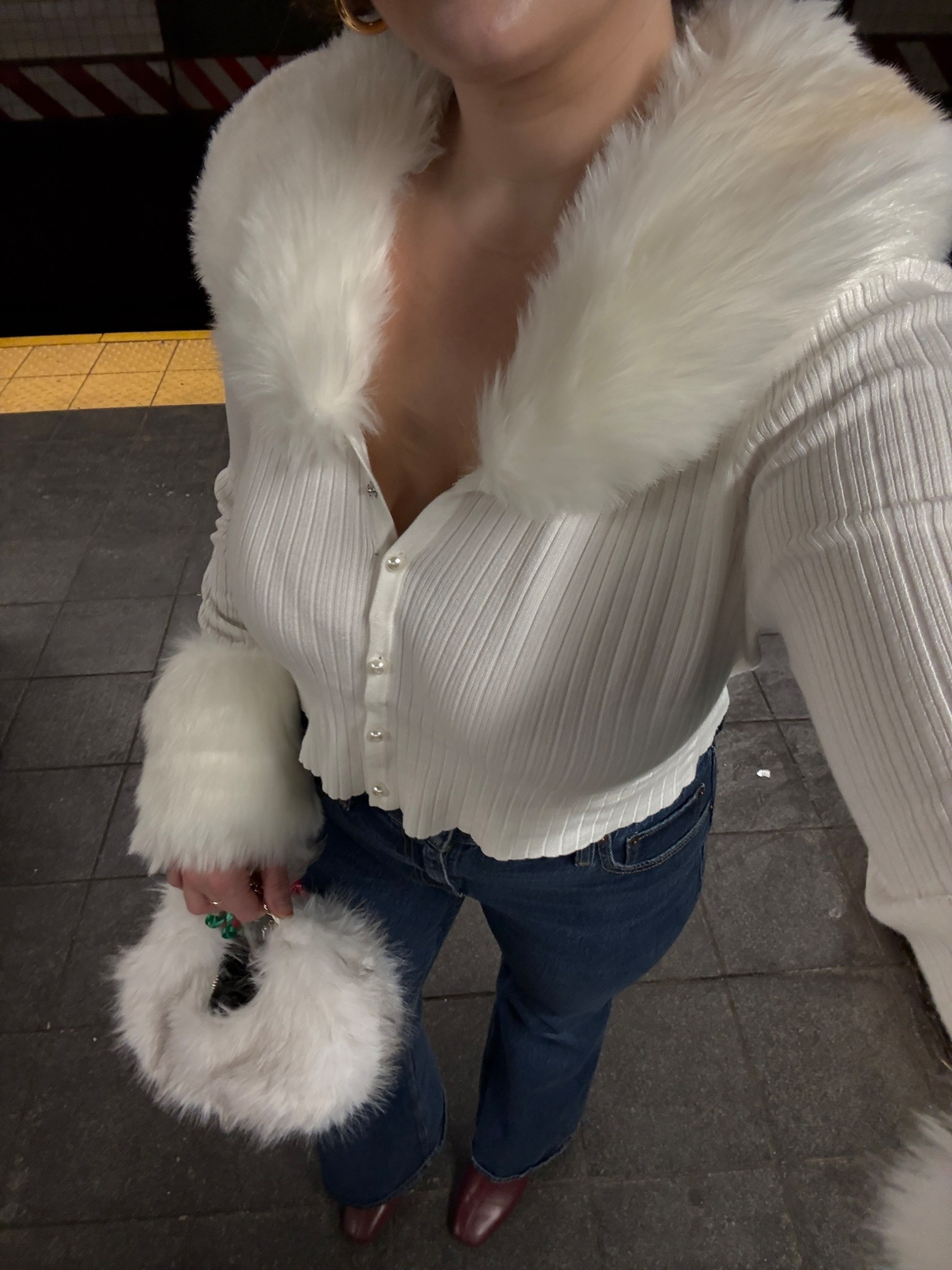 Sellers furred cardigan code NOELLE to save 10%

Abercrombie flare jeans
Akira faux fur hand bag

#LTKHoliday #LTKGiftGuide #LTKMidsize