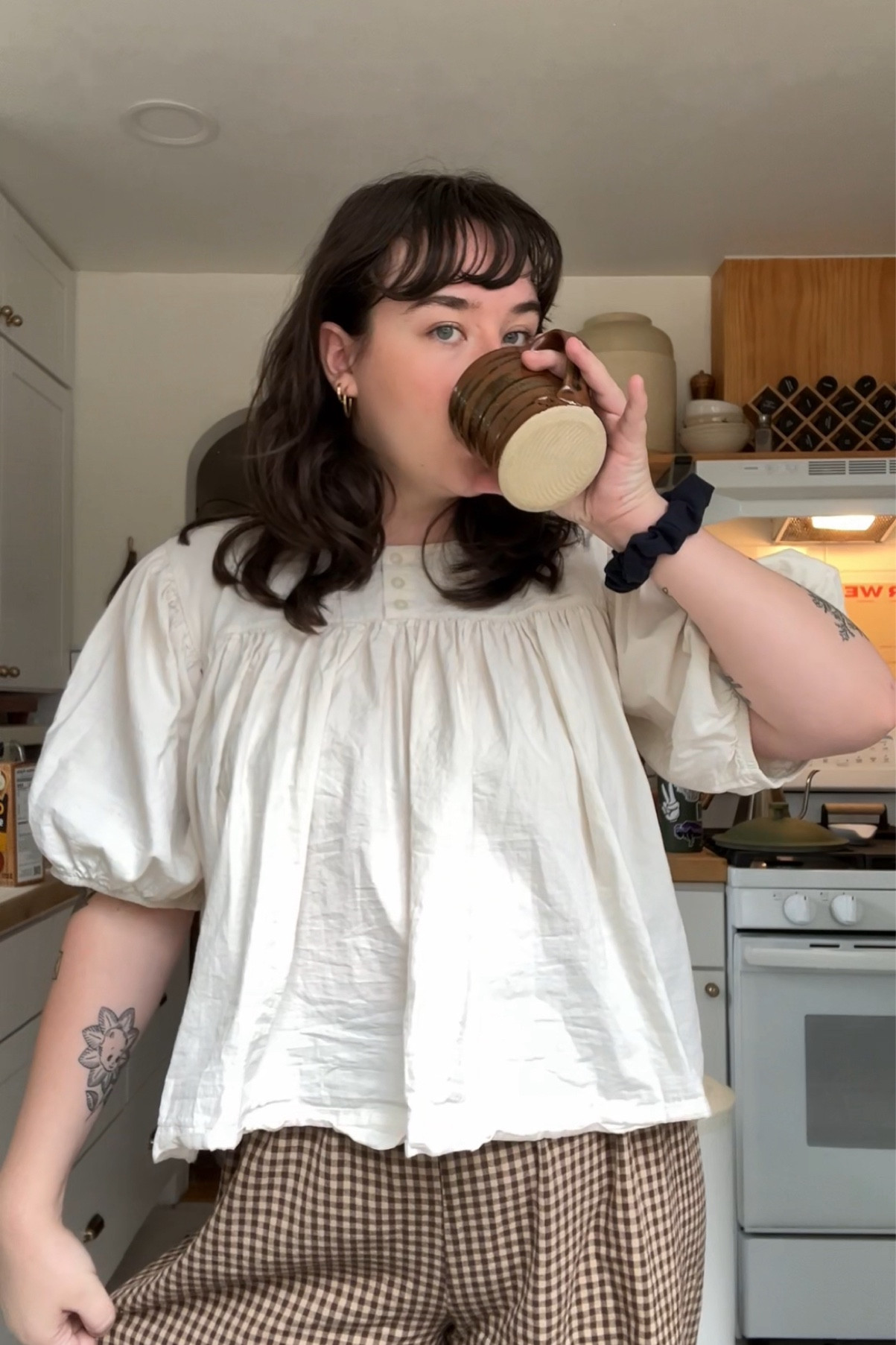 my go-to outfit when i want to be comfy but also stylish — wearing both in a size large! pants run a bit big imo, i fit better in the medium; but i ran mine through the dryer & now they fit perfectly 💌