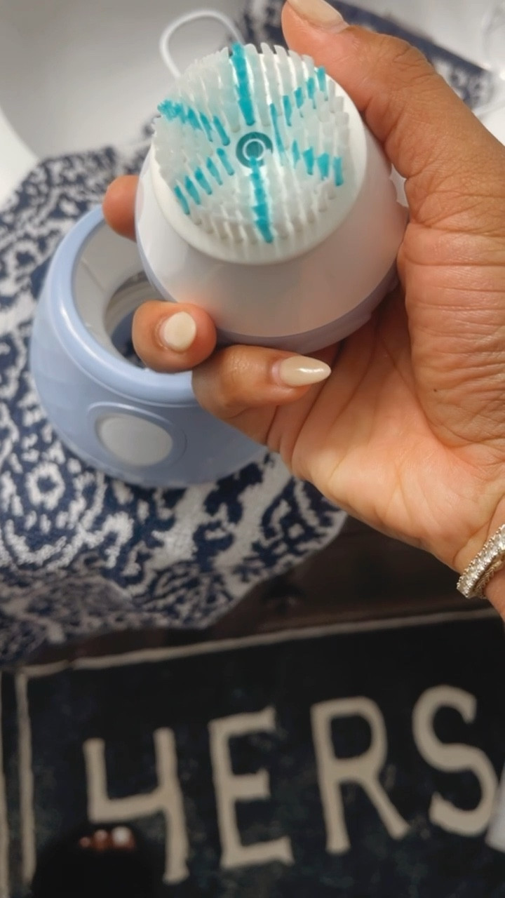 S K I N  C A R E / / self sanitizing facial brush! 2 settings for a deeper or lighter clean. It makes such a difference in reducing the size of your pours. 

#LTKfitness #LTKbeauty #LTKGiftGuide