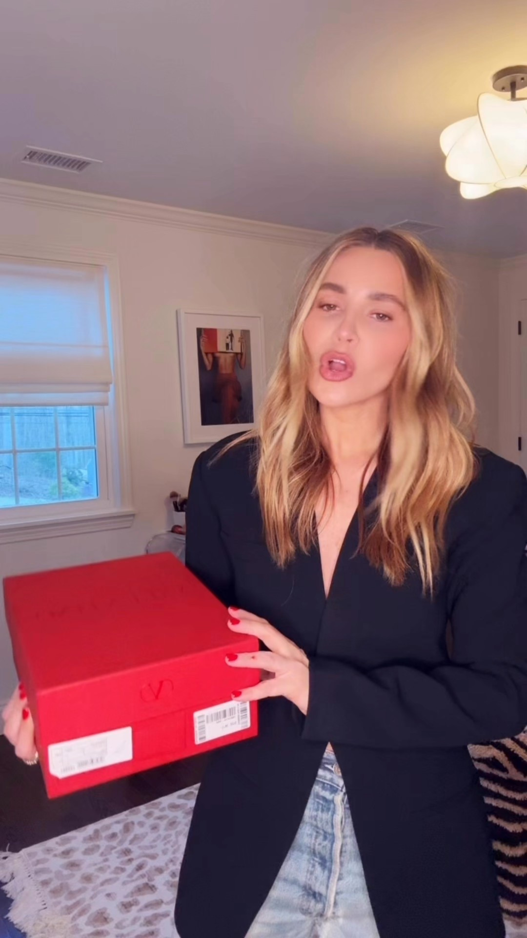 Holiday dinner look inspo! 

Cinched blazer size small 
Shoes tts 
Denim vintage Levi's 