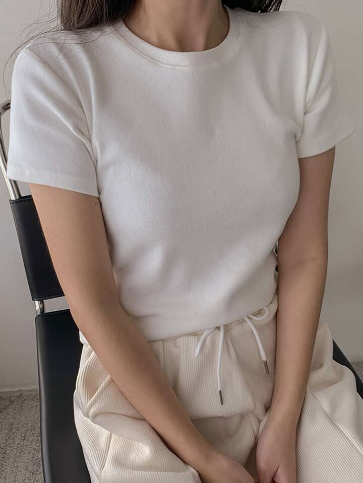 DAZY Camiseta unicolor de cuello redondo | SHEIN