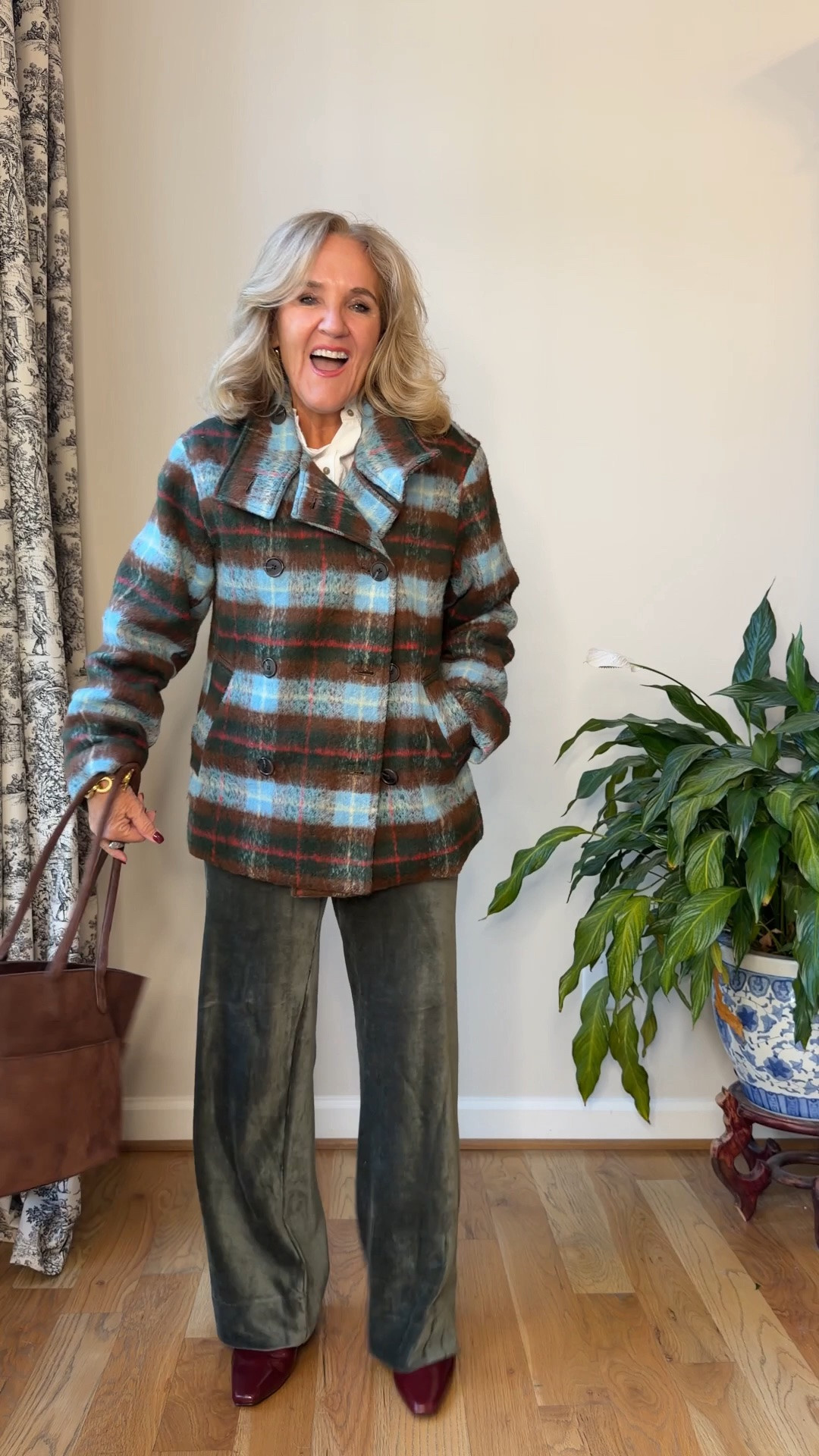 @kohls #kohls #kohlspartner #kohlsfinds 
Plaid overcoat no wool not even real heavy size medium petite 
Pants size 8
Blouse medium
