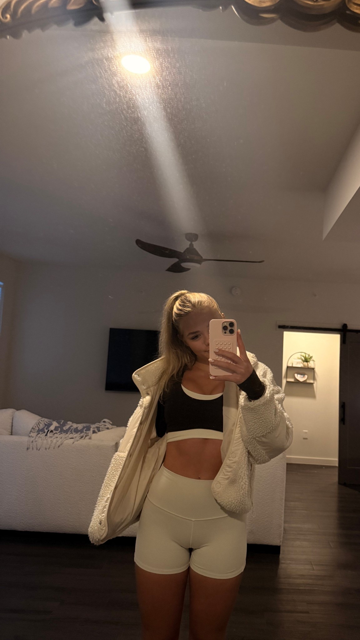 Fall workout outfit 🤍🤎

I layered this alo top over my lululemon workout bra and shorts set and threw on the fabletics puffer! 😚

#LTKSeasonal #LTKFindsUnder100 #LTKStyleTip