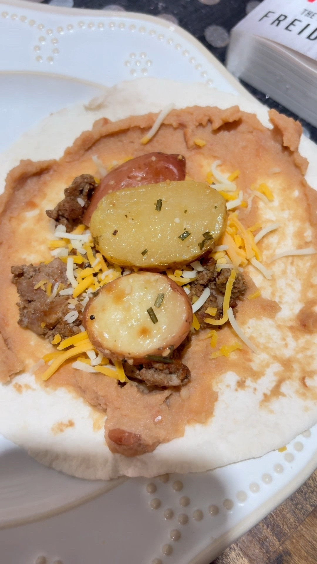 🍞Are you a foodie???  I love all things warm and delicious easy meals!!!! This one was a hit with my hubby!!! 
Refried beans 
Potatoes 
Ham meat 
Shredded cheese 
Wrap it up in a tortilla!!!  Love it 🫔
‼️Simply Comment Shop for the 📎#Itkhome #Itkcreators #dailystories #over50 #ltkonboarding #randomfinds #amazoncreator
#thanksgiving #recipes #christmasdecor 

Your support means the world to me.
Watch Stories Daily:
📎https://www.shopltk.com/explore/
okwallyiseeyou?tab=post
📎https://mave.ly/okwallyiseeyou
📎https://www.amazon.com/shop/
okwallyiseeyou


#LTKFamily #LTKHome #LTKSeasonal