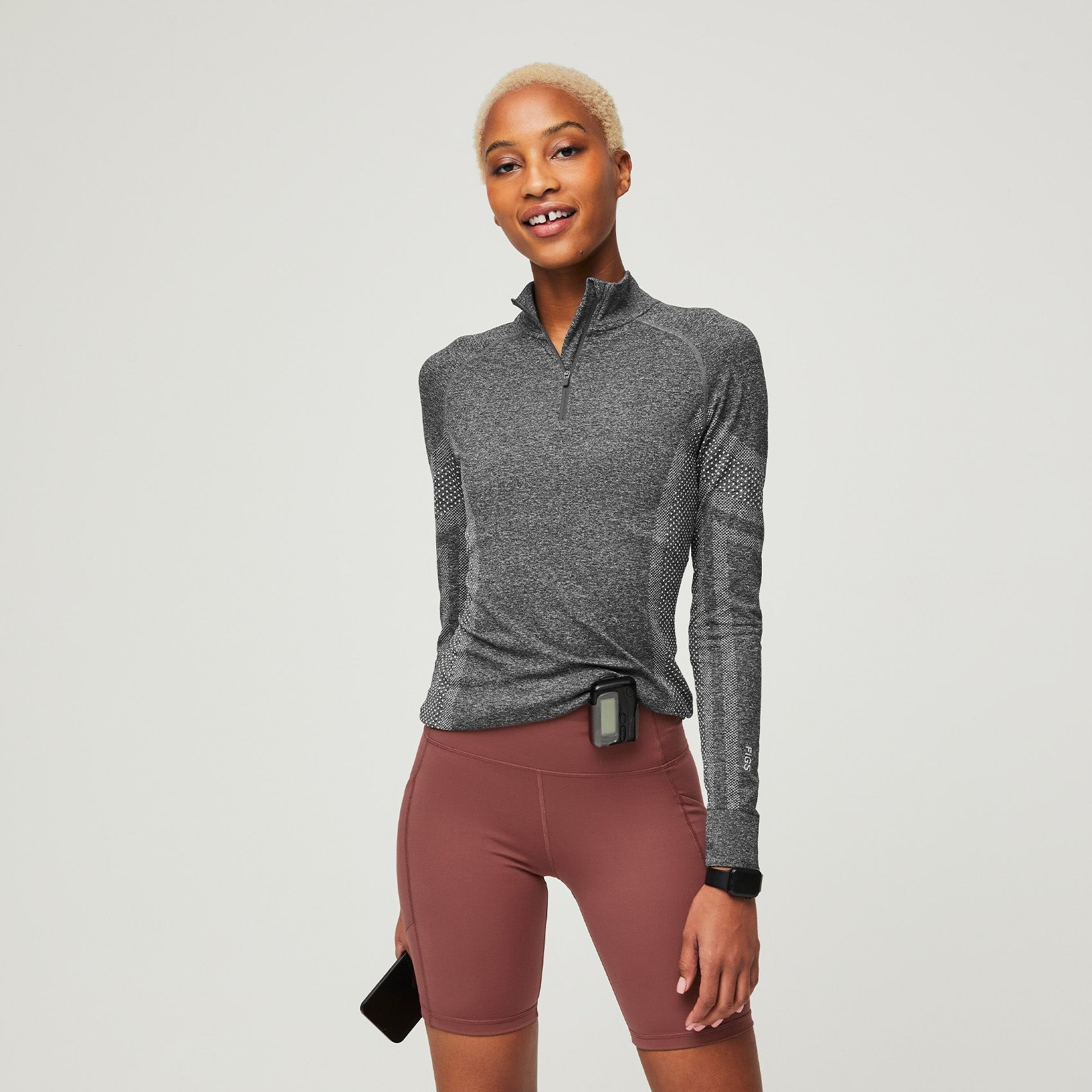 Women's Salta Performance Zip - Graphite · FIGS | FIGS