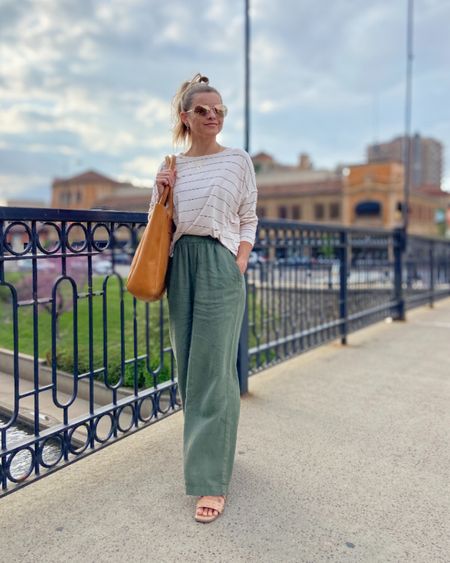Linen wide-leg pants in olive green, 50% off right now!

Spring outfits